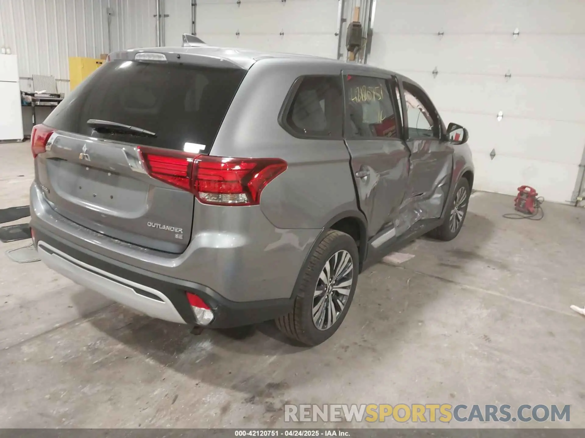 4 fotografías del automóvil dañado JA4AZ3A36KJ000502 MITSUBISHI OUTLANDER 2019