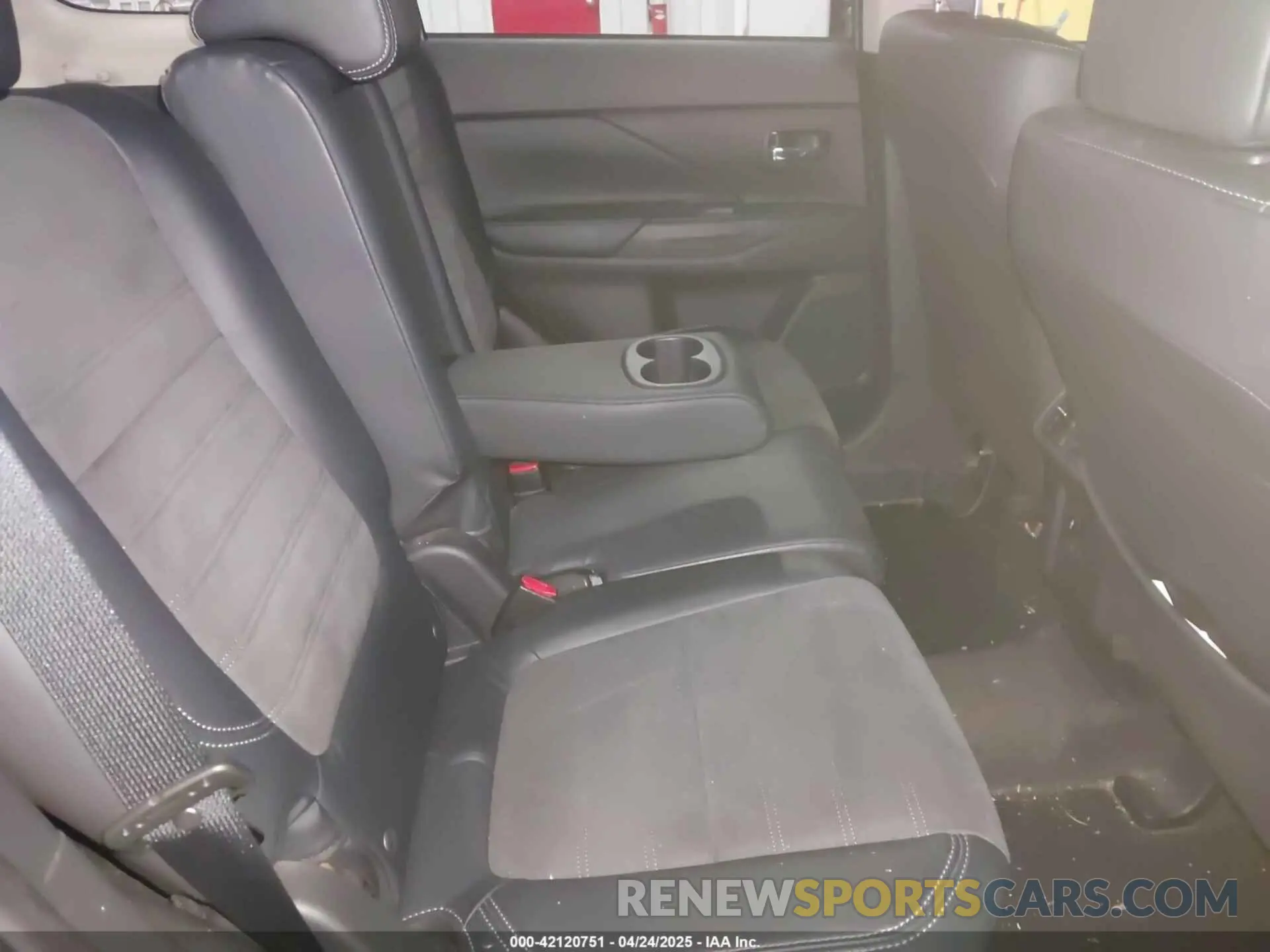 8 fotografías del automóvil dañado JA4AZ3A36KJ000502 MITSUBISHI OUTLANDER 2019
