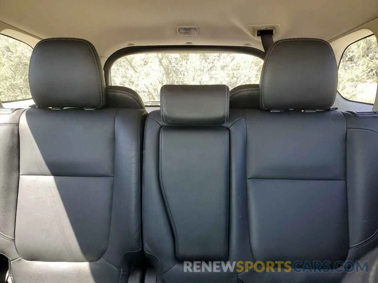 10 fotografías del automóvil dañado JA4AZ3A38KZ040906 MITSUBISHI OUTLANDER 2019