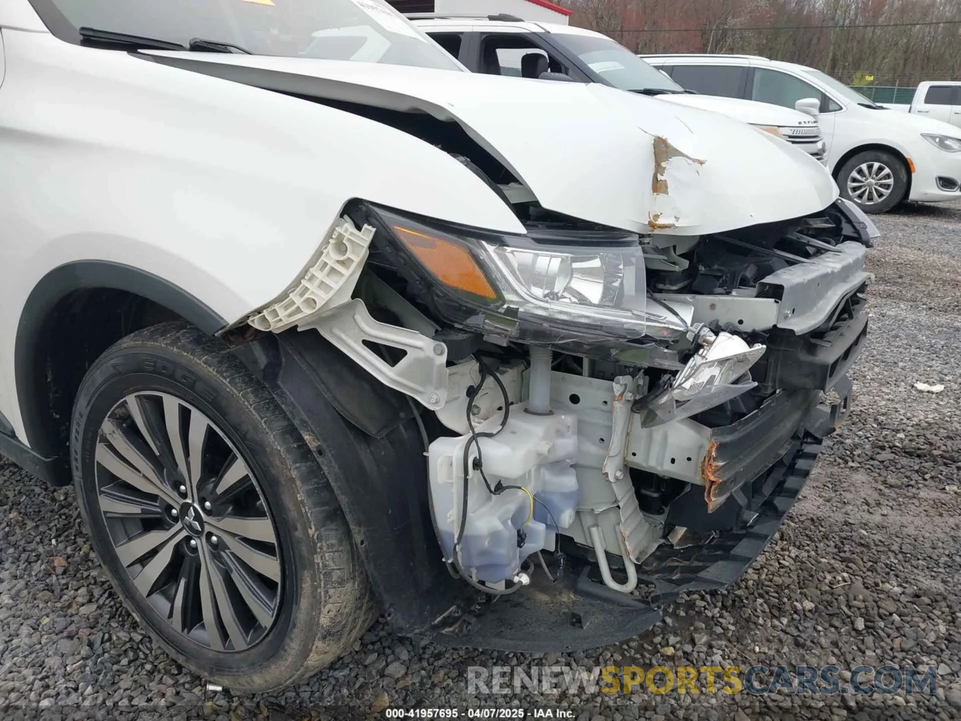 18 fotografías del automóvil dañado JA4AZ3A38KZ052036 MITSUBISHI OUTLANDER 2019