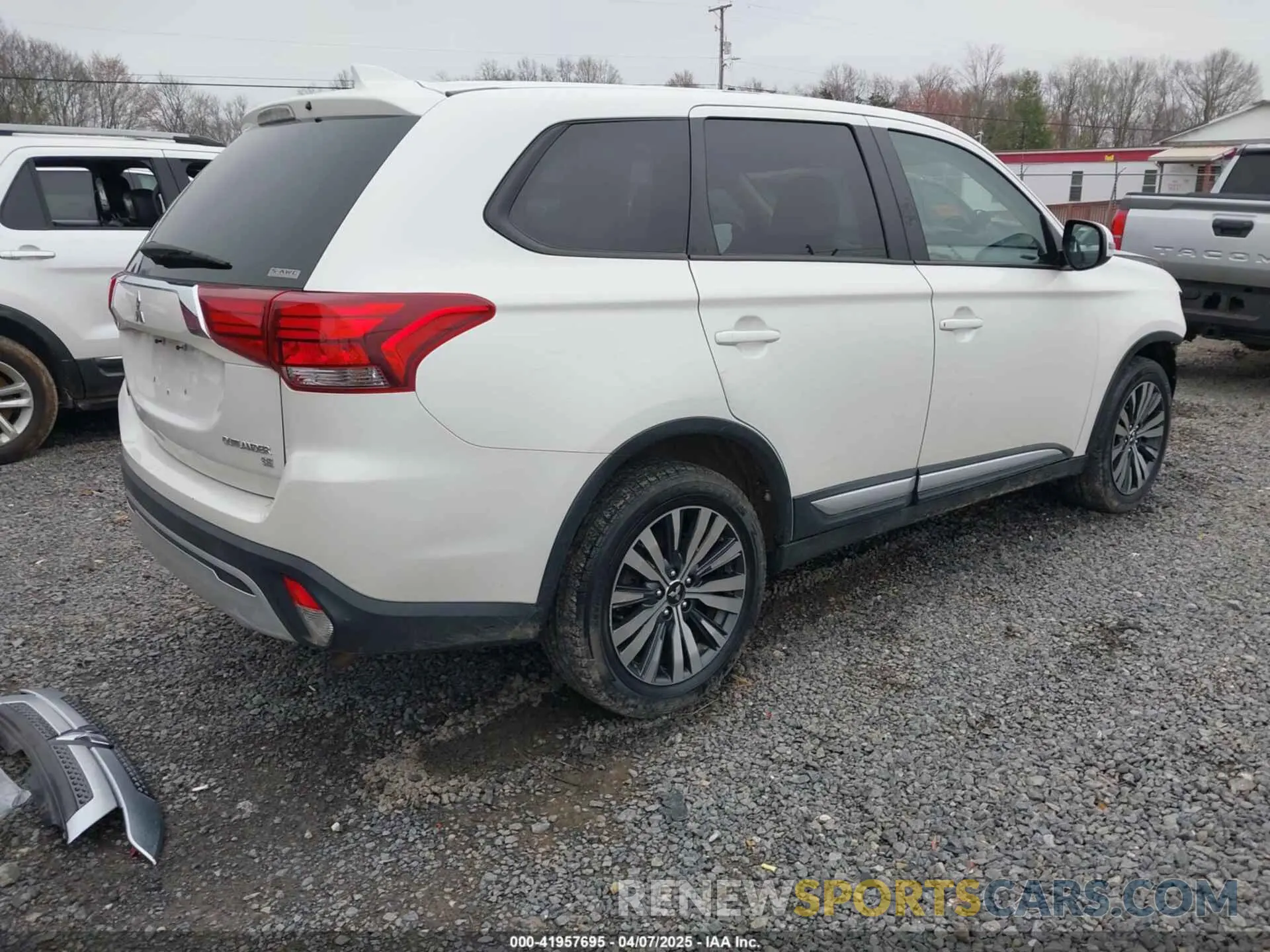 4 fotografías del automóvil dañado JA4AZ3A38KZ052036 MITSUBISHI OUTLANDER 2019