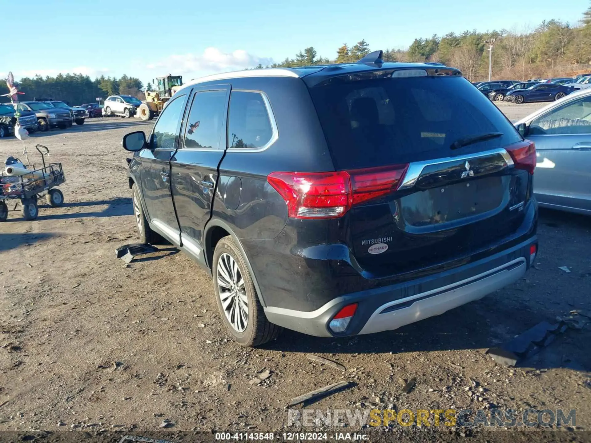 3 fotografías del automóvil dañado JA4AZ3A39KZ003363 MITSUBISHI OUTLANDER 2019