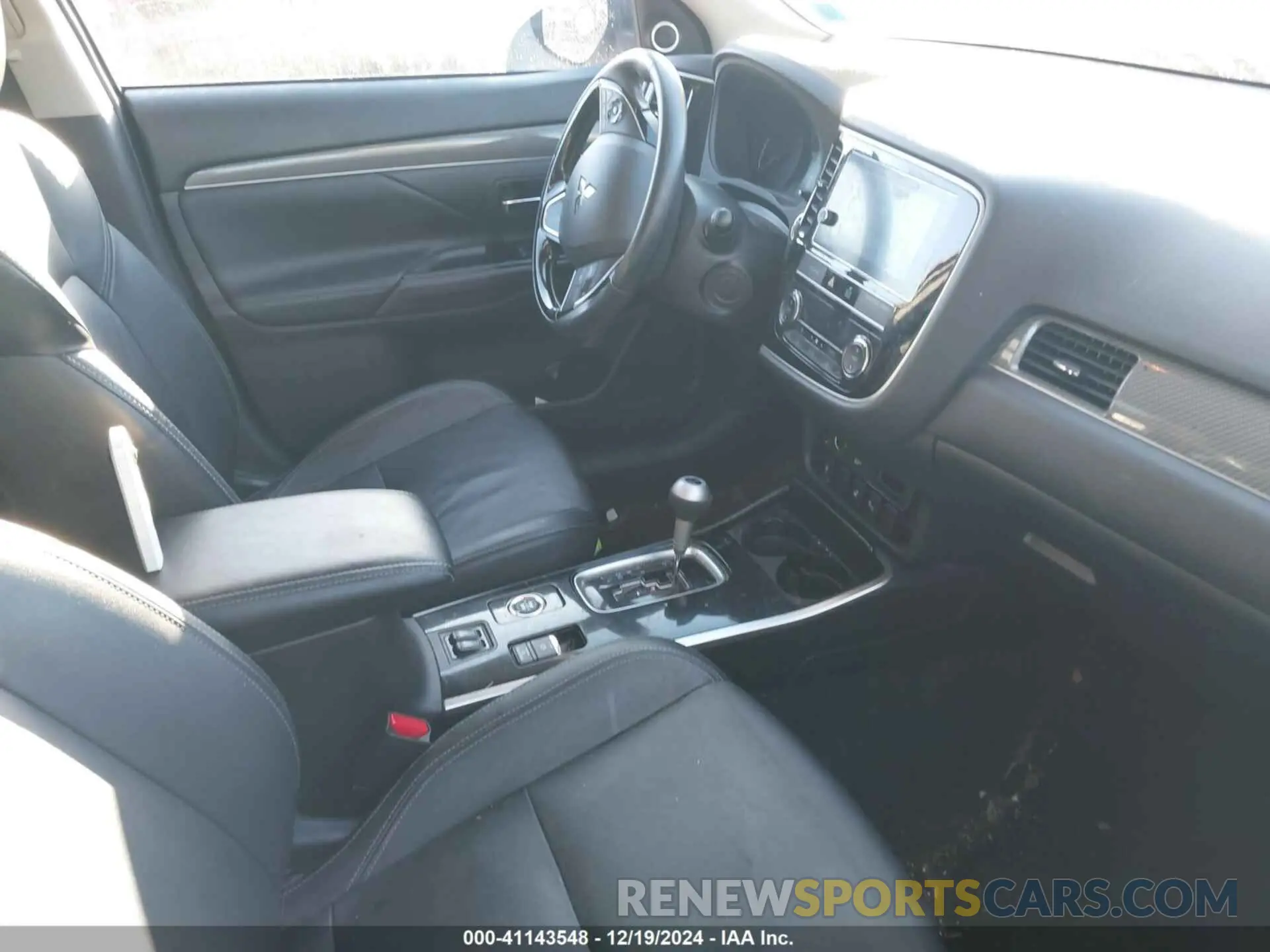 5 fotografías del automóvil dañado JA4AZ3A39KZ003363 MITSUBISHI OUTLANDER 2019