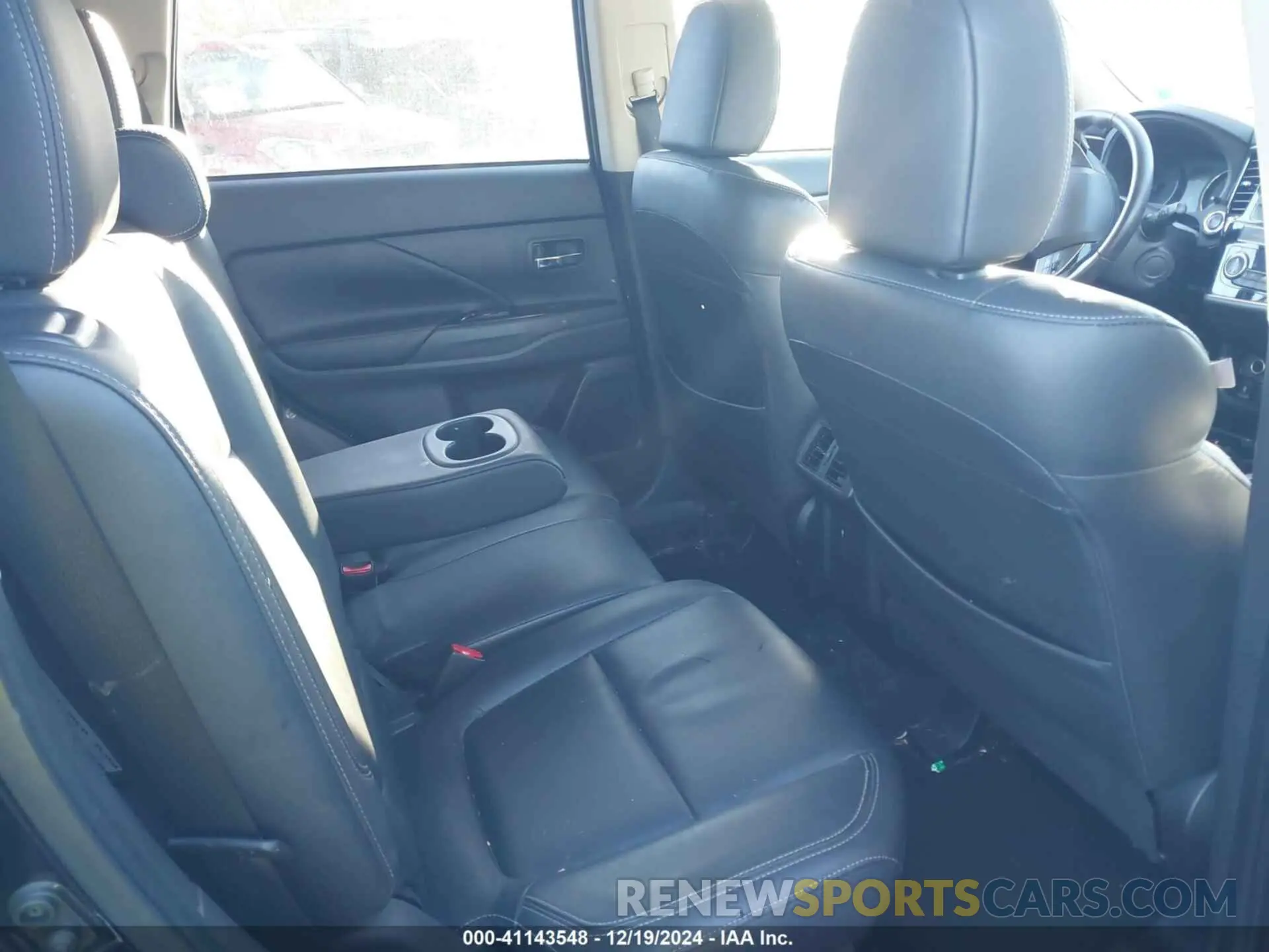 8 fotografías del automóvil dañado JA4AZ3A39KZ003363 MITSUBISHI OUTLANDER 2019