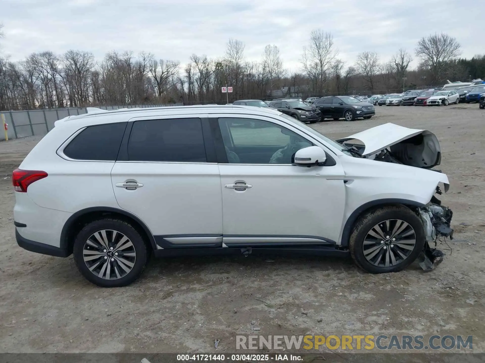 13 fotografías del automóvil dañado JA4AZ3A39KZ005940 MITSUBISHI OUTLANDER 2019