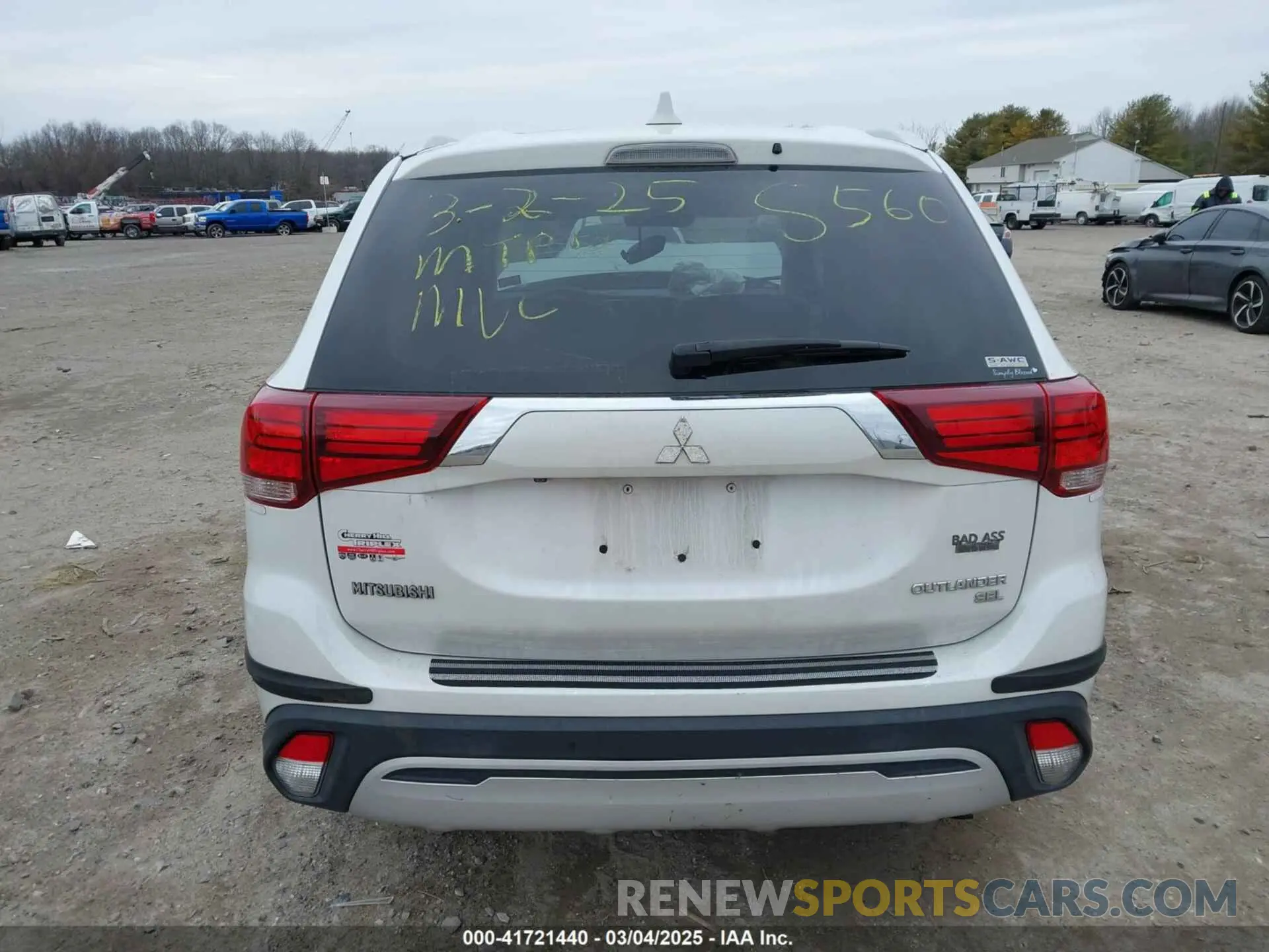 16 fotografías del automóvil dañado JA4AZ3A39KZ005940 MITSUBISHI OUTLANDER 2019