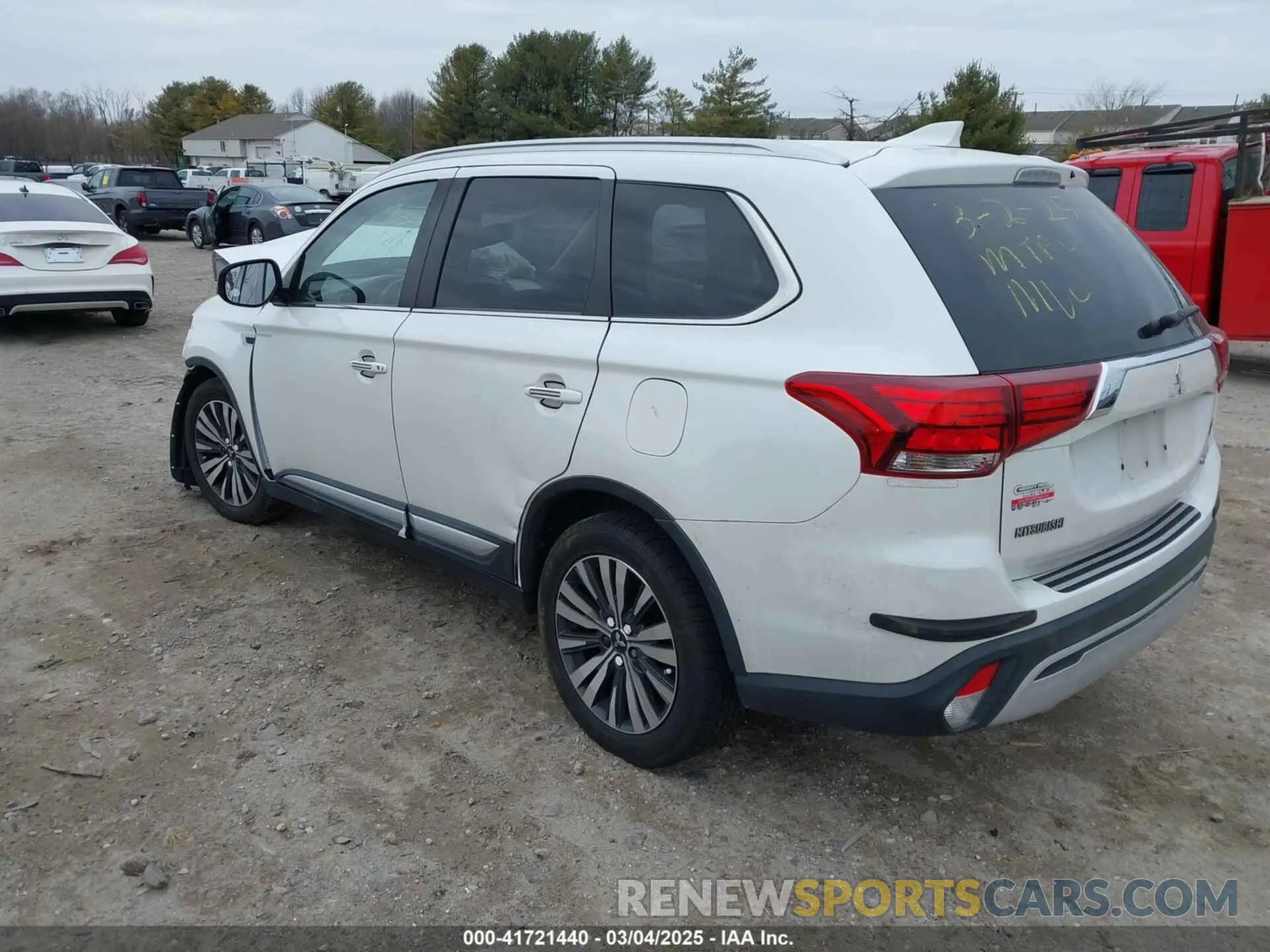 3 fotografías del automóvil dañado JA4AZ3A39KZ005940 MITSUBISHI OUTLANDER 2019