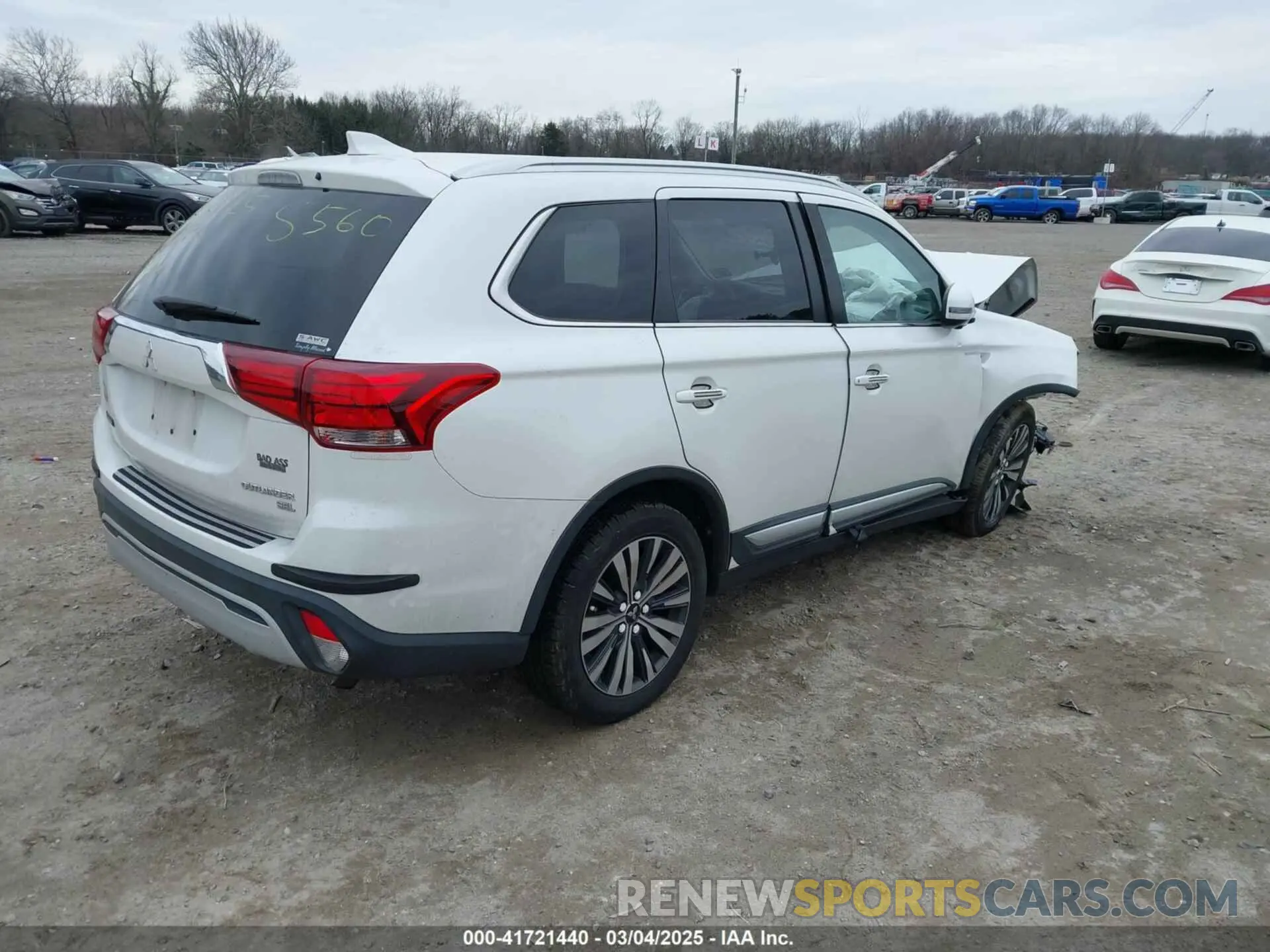 4 fotografías del automóvil dañado JA4AZ3A39KZ005940 MITSUBISHI OUTLANDER 2019