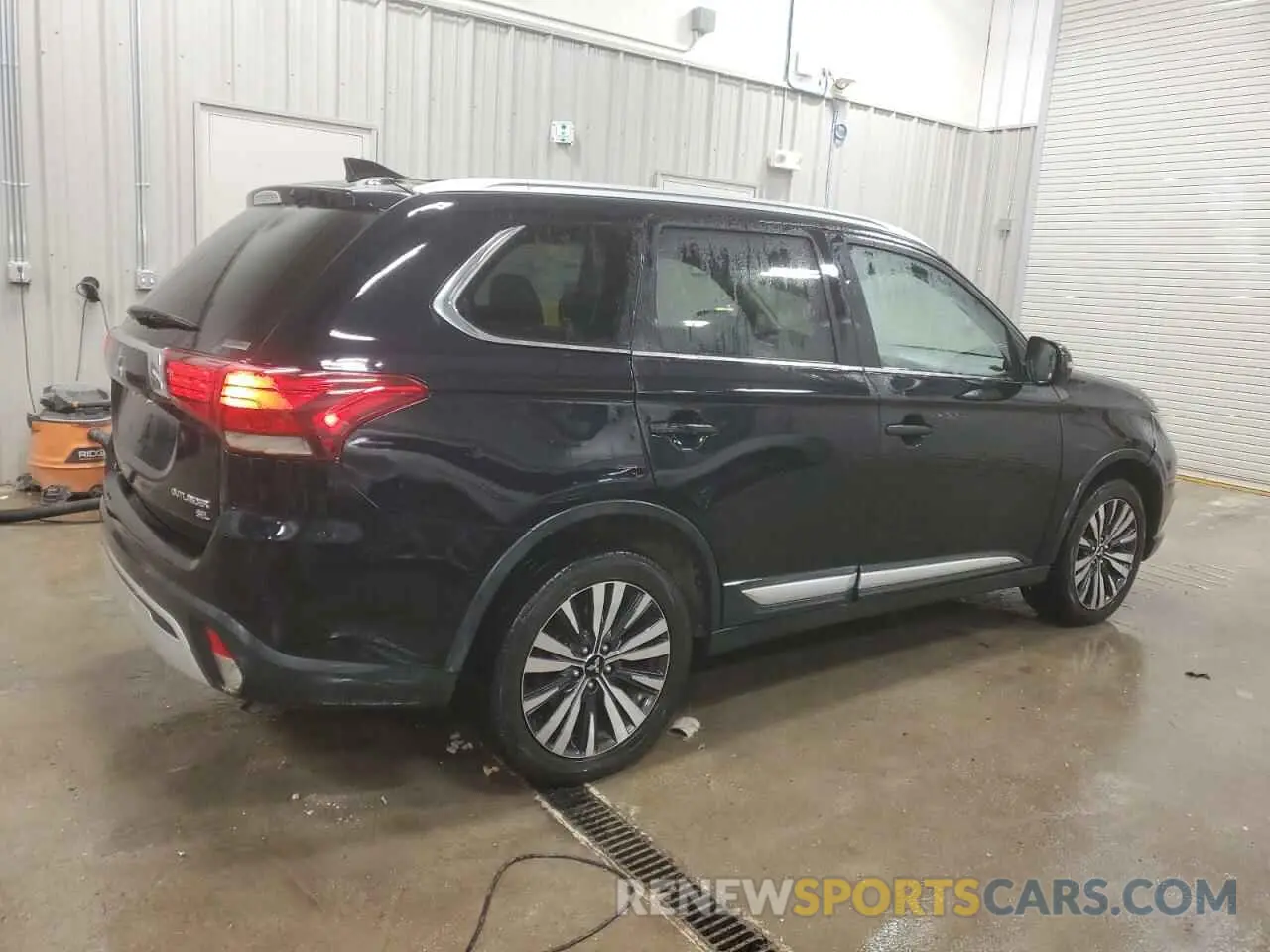 3 fotografías del automóvil dañado JA4AZ3A3XKZ008300 MITSUBISHI OUTLANDER 2019