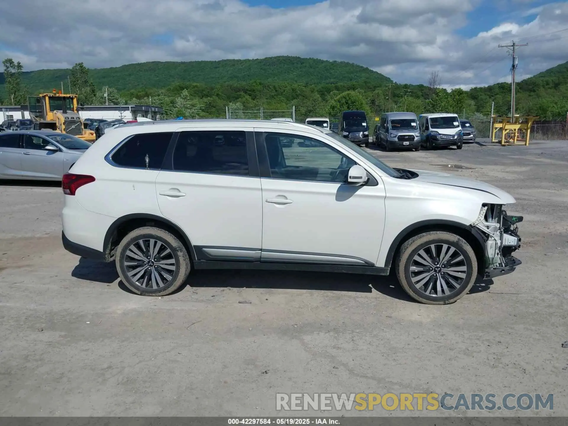 13 fotografías del automóvil dañado JA4AZ3A3XKZ036453 MITSUBISHI OUTLANDER 2019