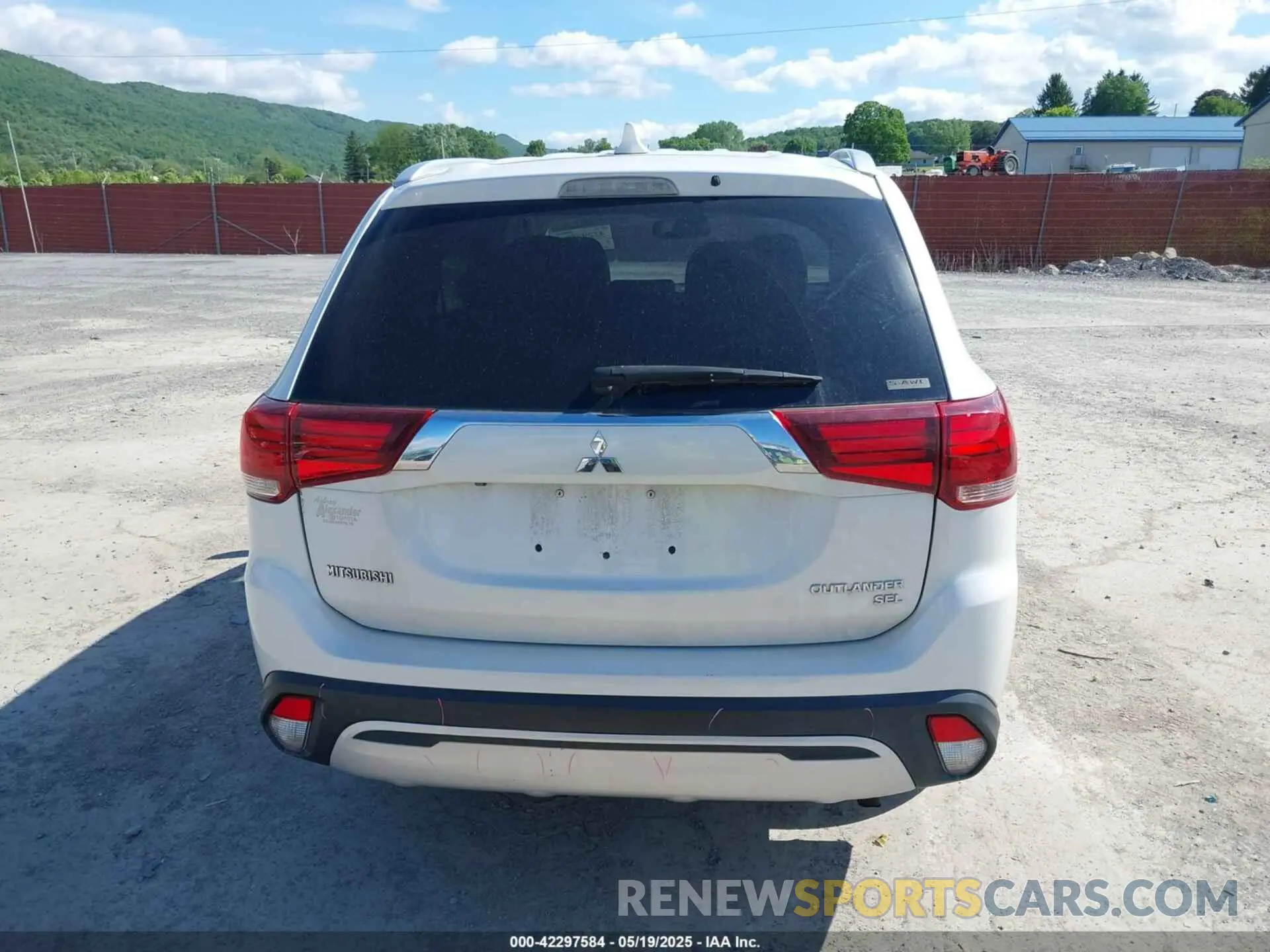 16 fotografías del automóvil dañado JA4AZ3A3XKZ036453 MITSUBISHI OUTLANDER 2019