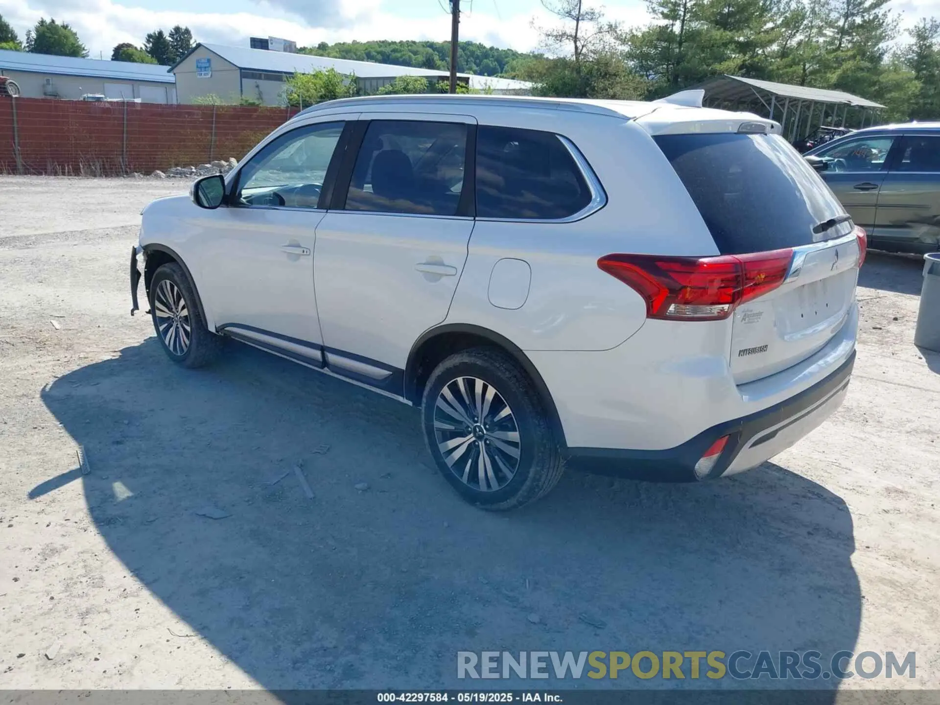 3 fotografías del automóvil dañado JA4AZ3A3XKZ036453 MITSUBISHI OUTLANDER 2019