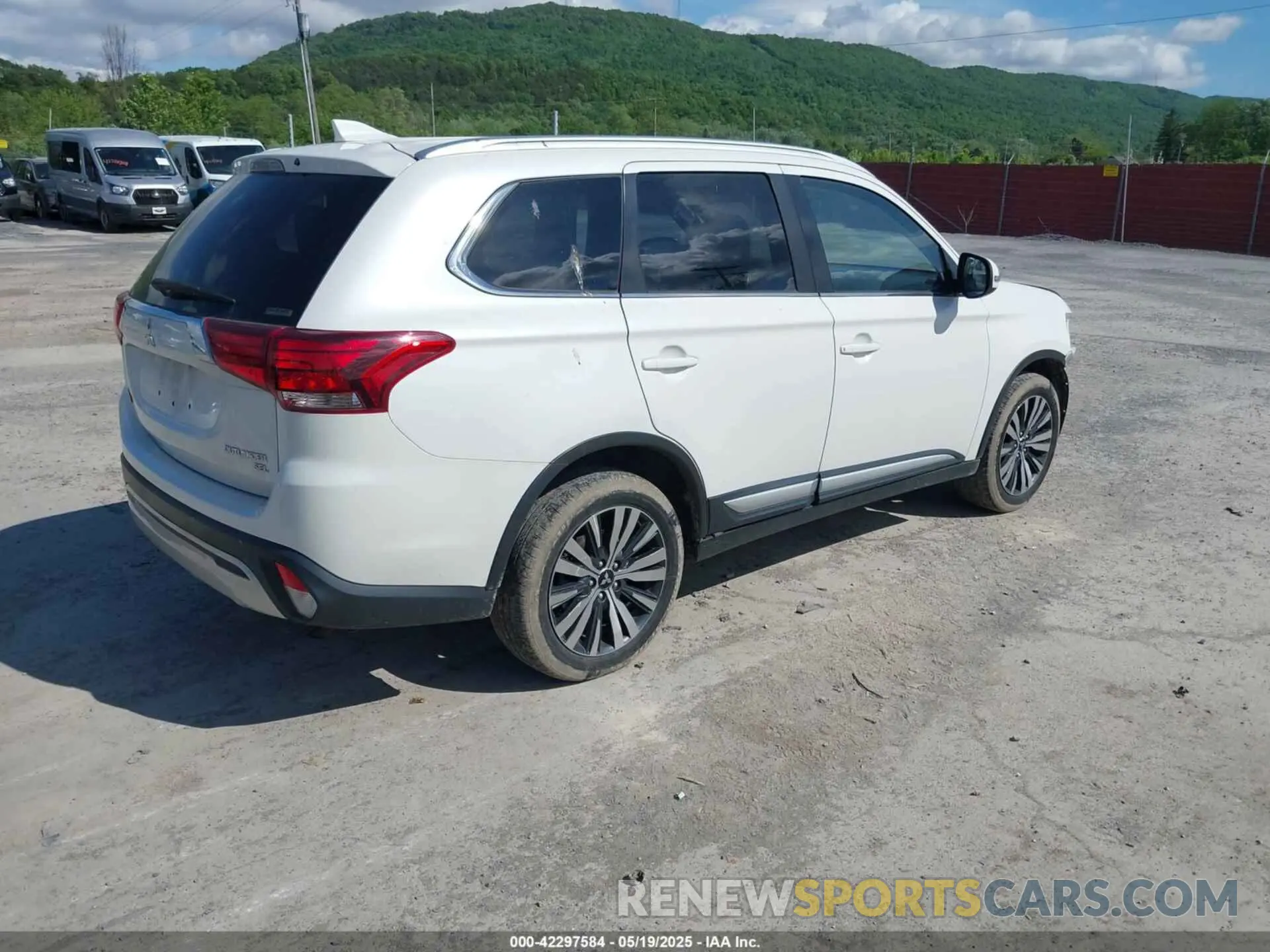 4 fotografías del automóvil dañado JA4AZ3A3XKZ036453 MITSUBISHI OUTLANDER 2019