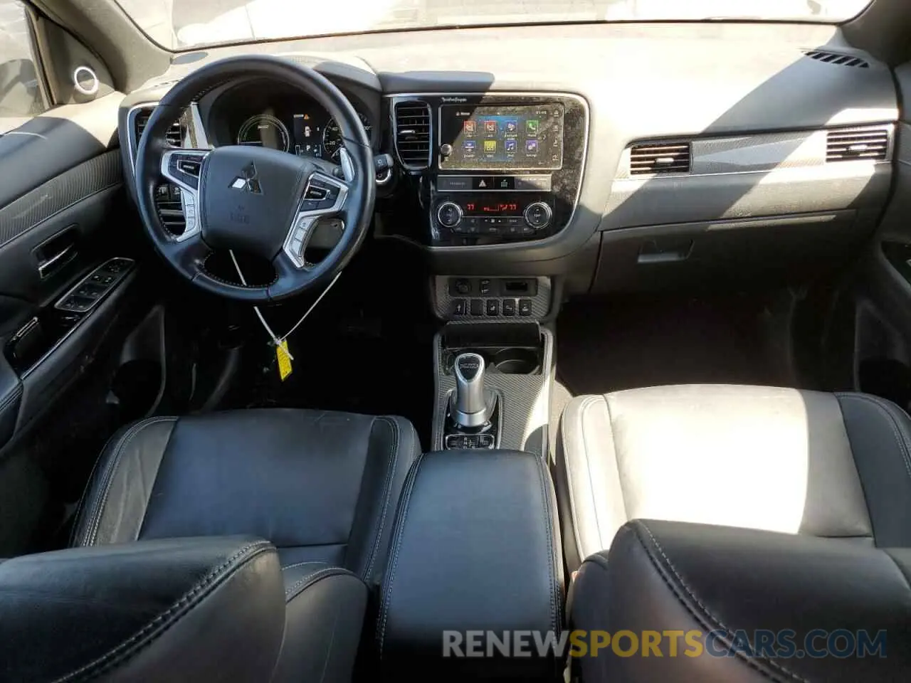 8 fotografías del automóvil dañado JA4J24A50KZ049563 MITSUBISHI OUTLANDER 2019