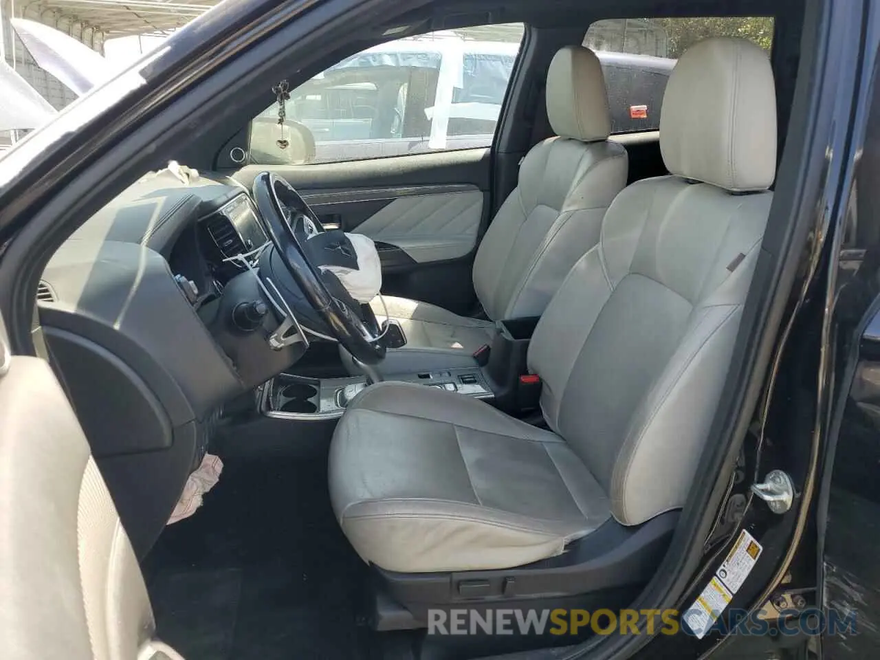 7 fotografías del automóvil dañado JA4J24A5XKZ051093 MITSUBISHI OUTLANDER 2019