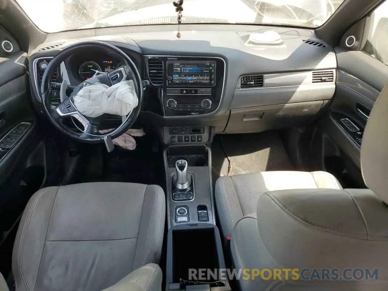 8 fotografías del automóvil dañado JA4J24A5XKZ051093 MITSUBISHI OUTLANDER 2019