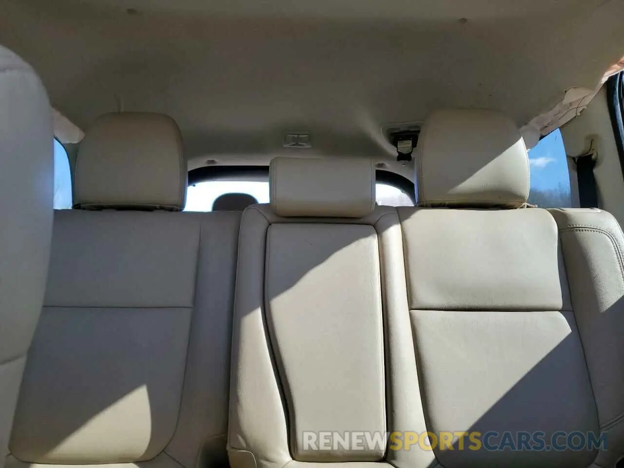 10 fotografías del automóvil dañado JA4JZ4AX5KZ027538 MITSUBISHI OUTLANDER 2019