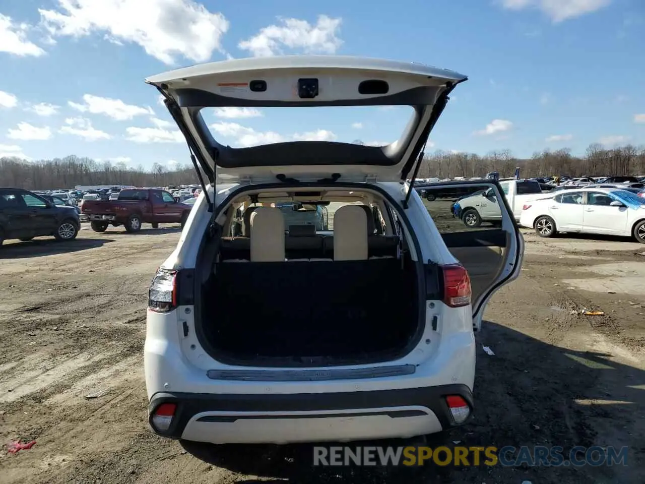 6 fotografías del automóvil dañado JA4JZ4AX5KZ027538 MITSUBISHI OUTLANDER 2019