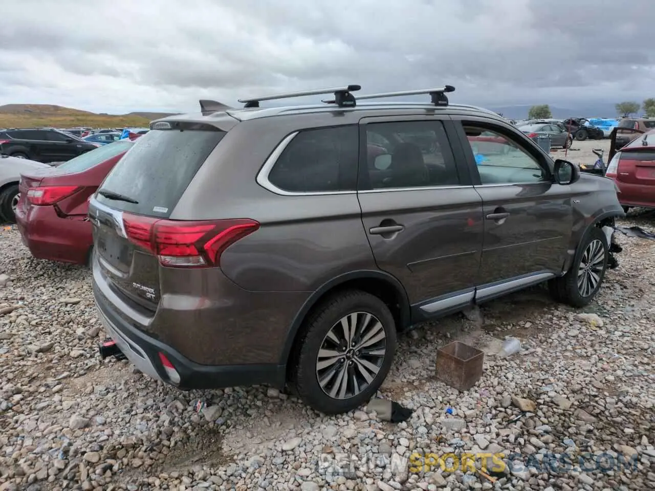 3 fotografías del automóvil dañado JA4JZ4AX6KZ009811 MITSUBISHI OUTLANDER 2019