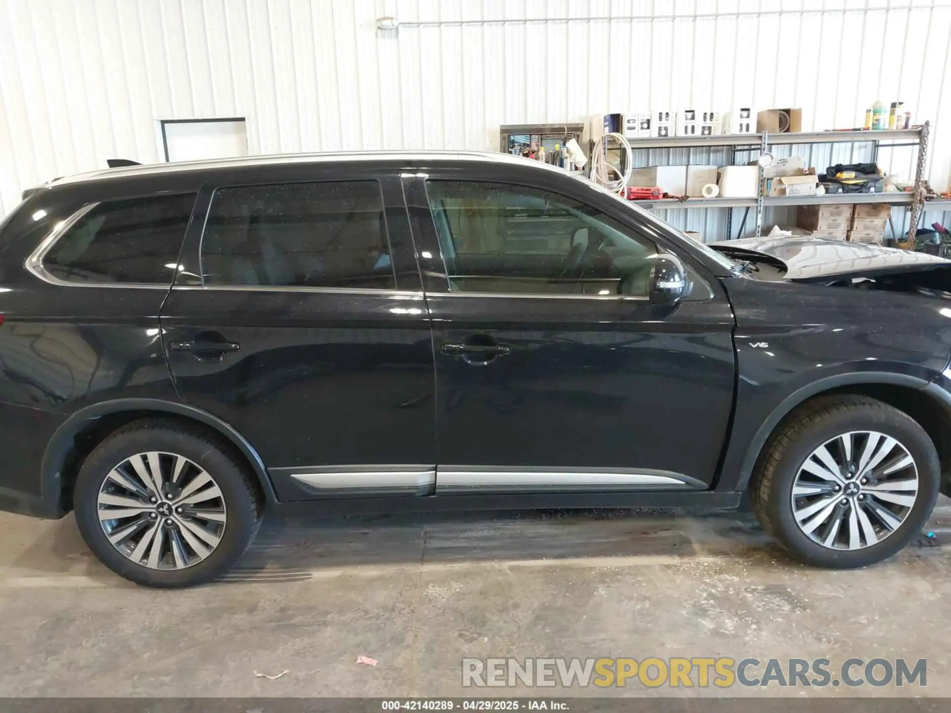14 fotografías del automóvil dañado JA4JZ4AX8KZ010667 MITSUBISHI OUTLANDER 2019