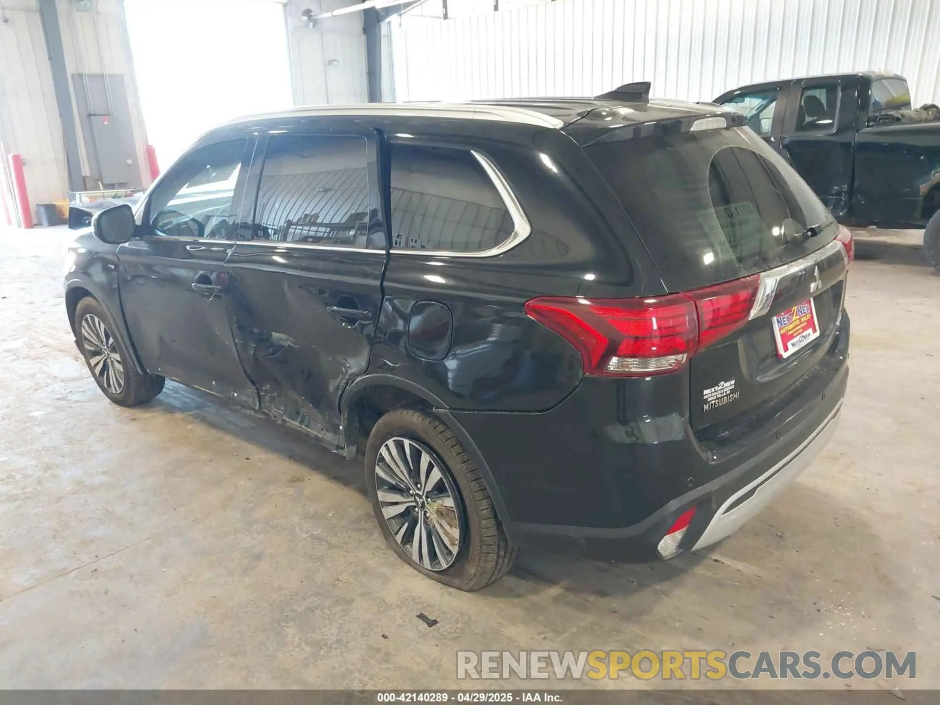 3 fotografías del automóvil dañado JA4JZ4AX8KZ010667 MITSUBISHI OUTLANDER 2019