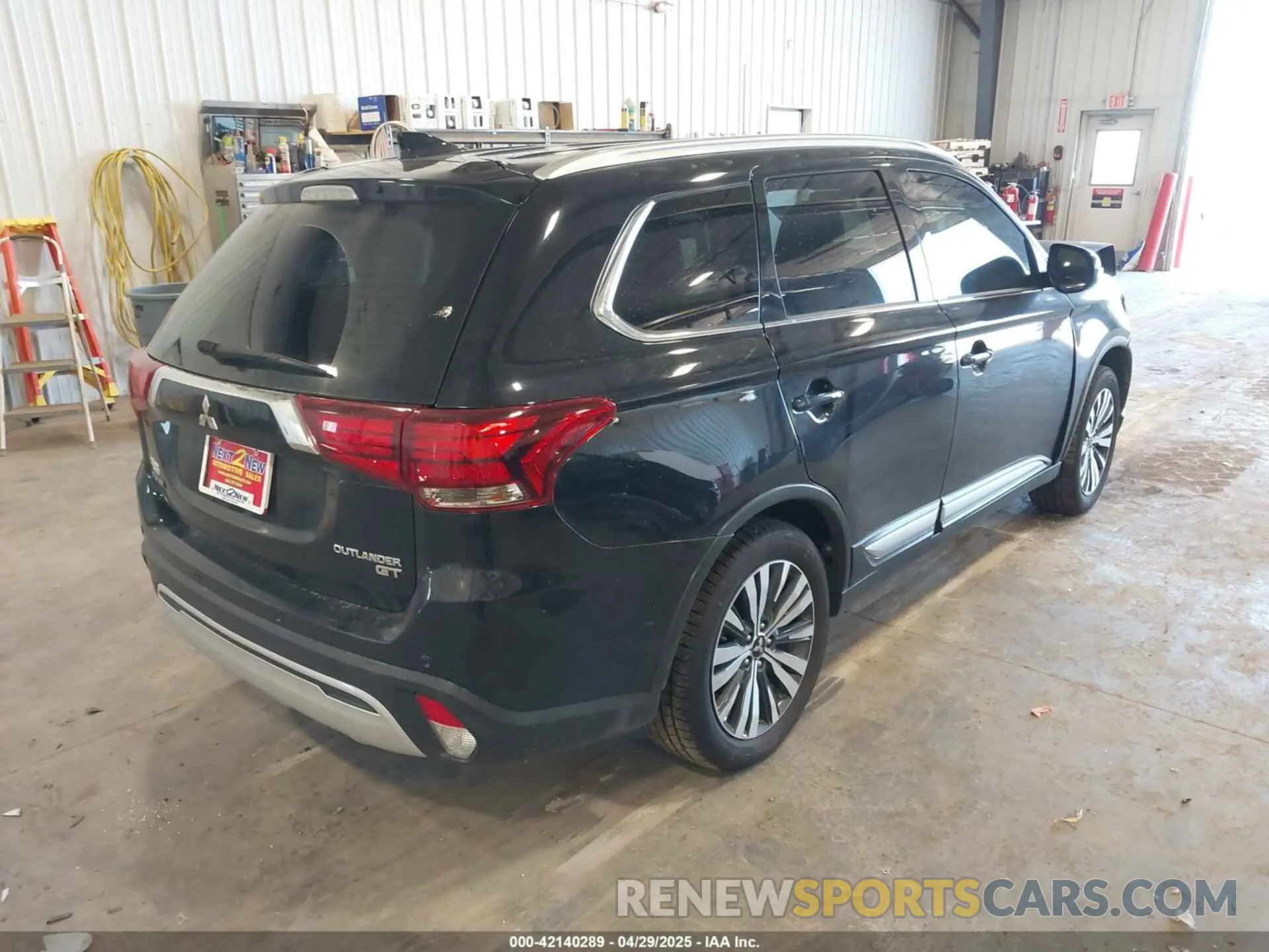 4 fotografías del automóvil dañado JA4JZ4AX8KZ010667 MITSUBISHI OUTLANDER 2019