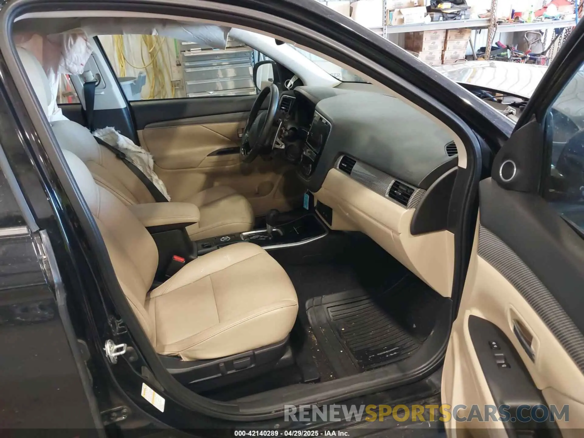 5 fotografías del automóvil dañado JA4JZ4AX8KZ010667 MITSUBISHI OUTLANDER 2019