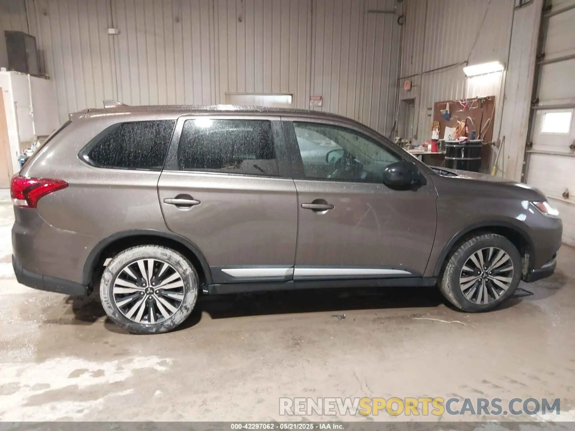 13 fotografías del automóvil dañado JA4AD2A30LZ040098 MITSUBISHI OUTLANDER 2020