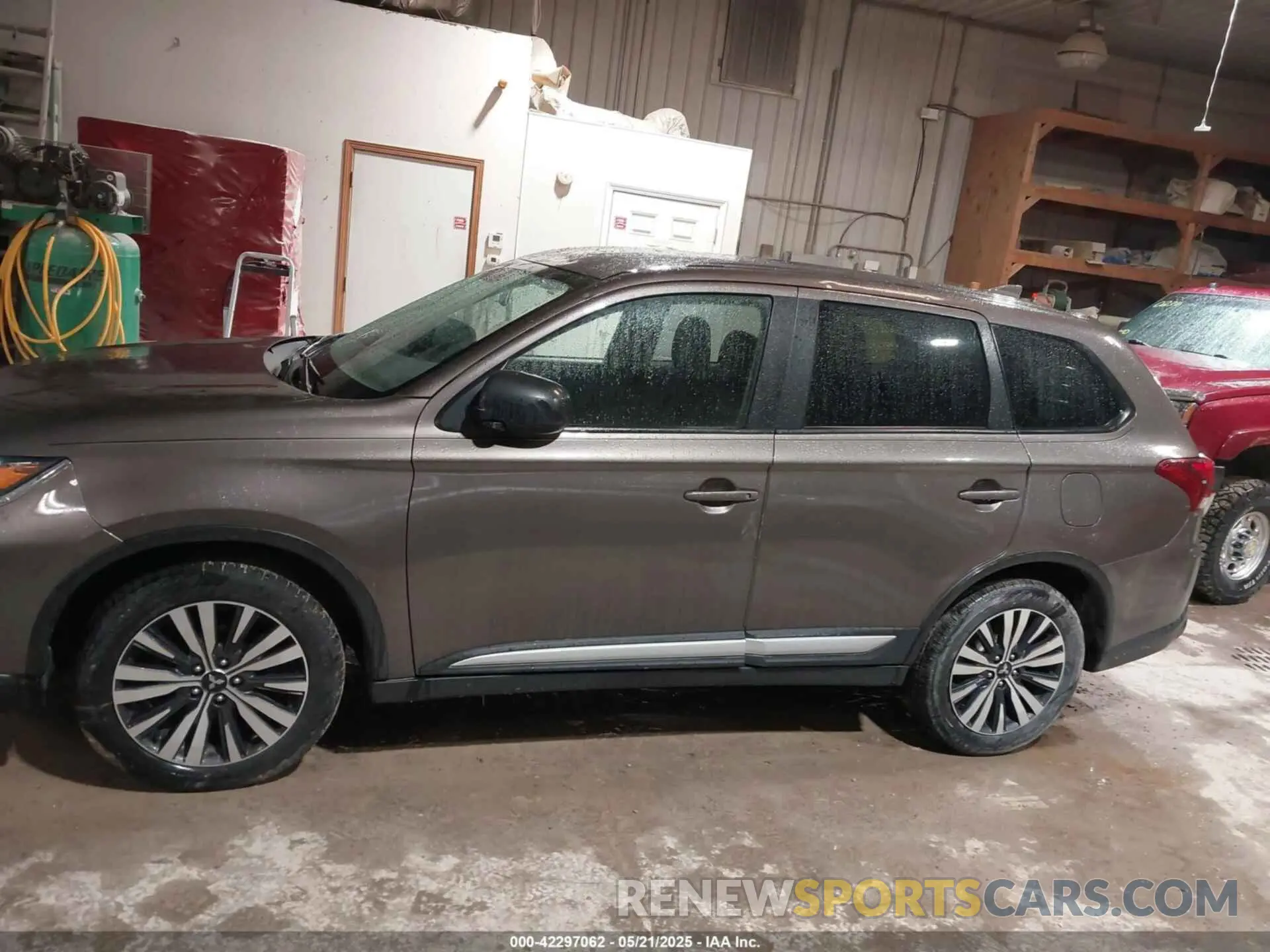 14 fotografías del automóvil dañado JA4AD2A30LZ040098 MITSUBISHI OUTLANDER 2020