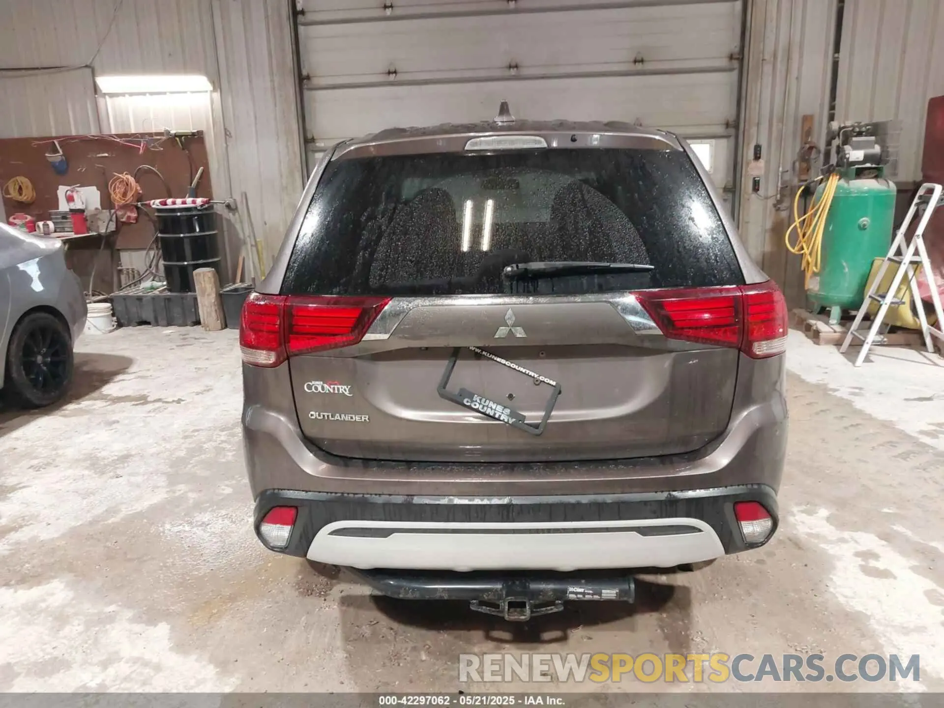 16 fotografías del automóvil dañado JA4AD2A30LZ040098 MITSUBISHI OUTLANDER 2020
