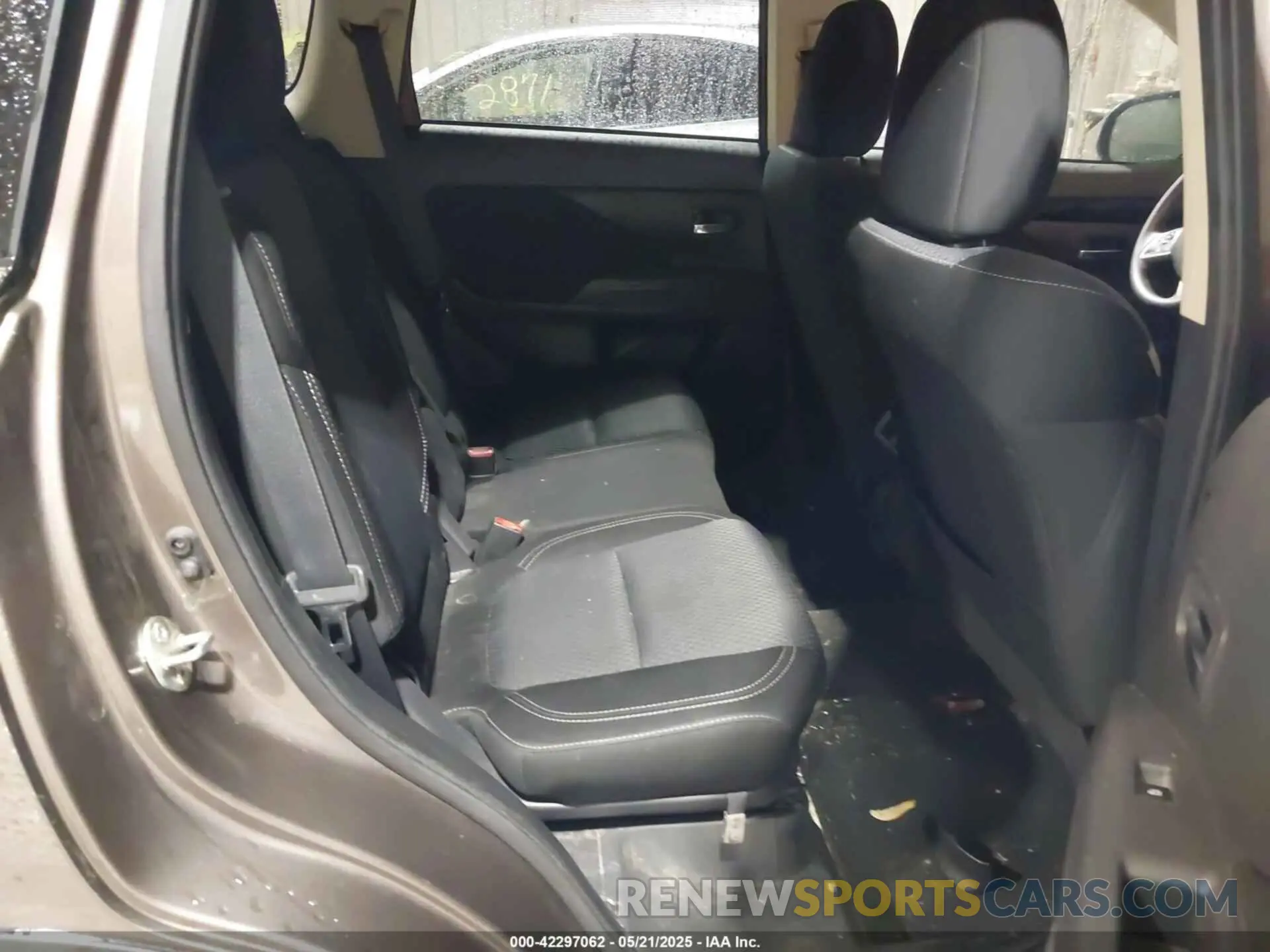 8 fotografías del automóvil dañado JA4AD2A30LZ040098 MITSUBISHI OUTLANDER 2020