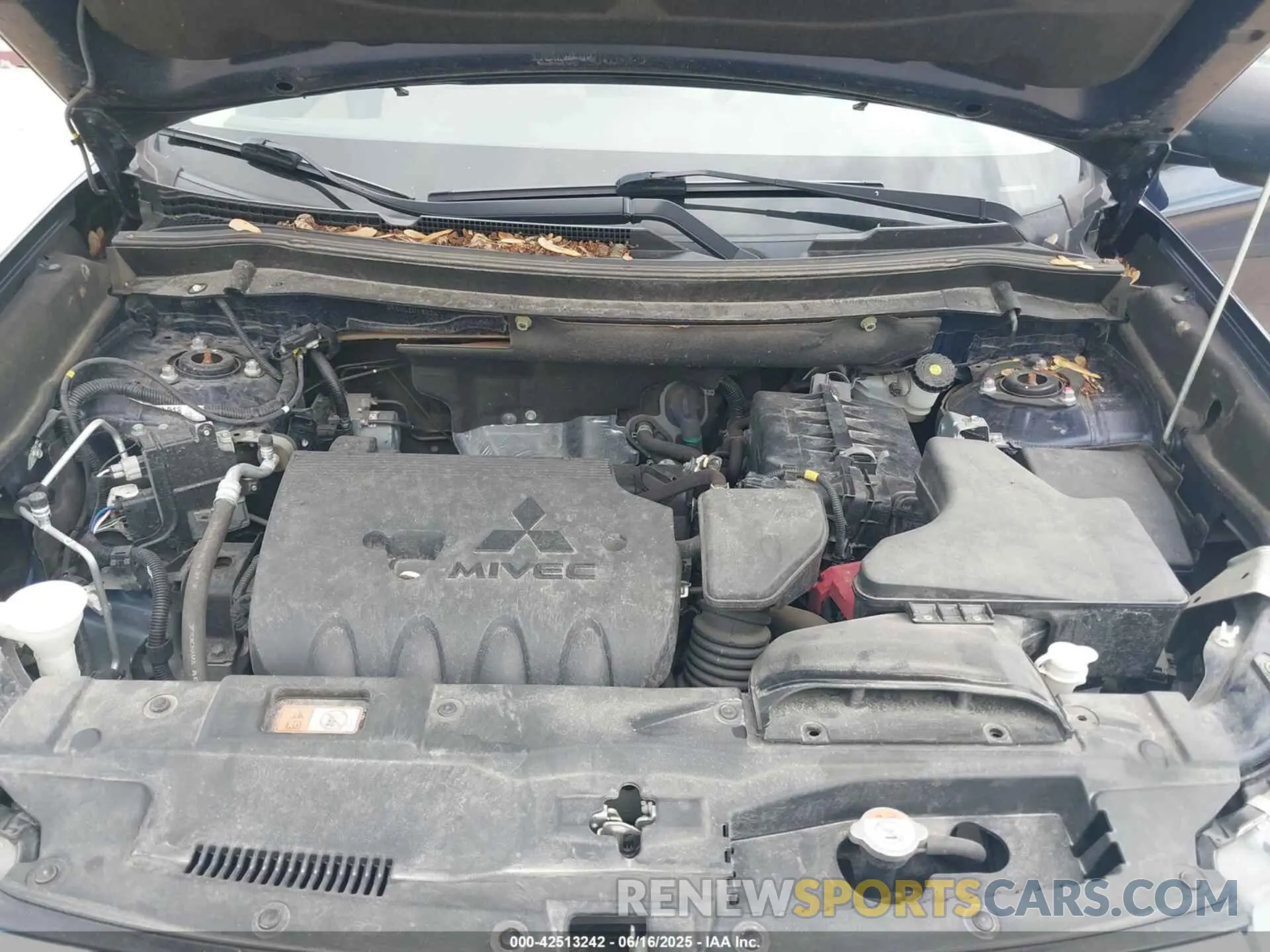 10 fotografías del automóvil dañado JA4AD2A32LZ013274 MITSUBISHI OUTLANDER 2020