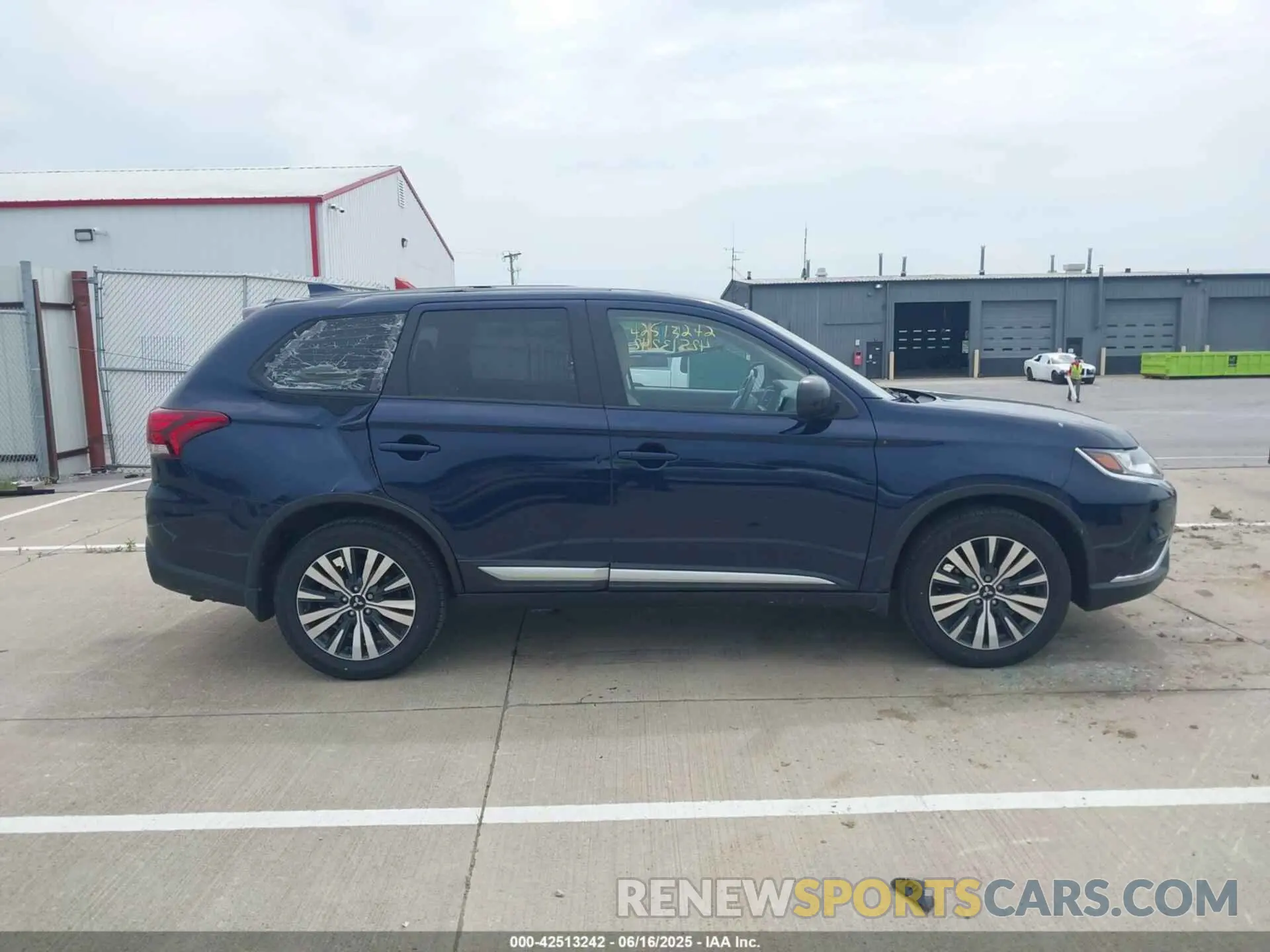 14 fotografías del automóvil dañado JA4AD2A32LZ013274 MITSUBISHI OUTLANDER 2020