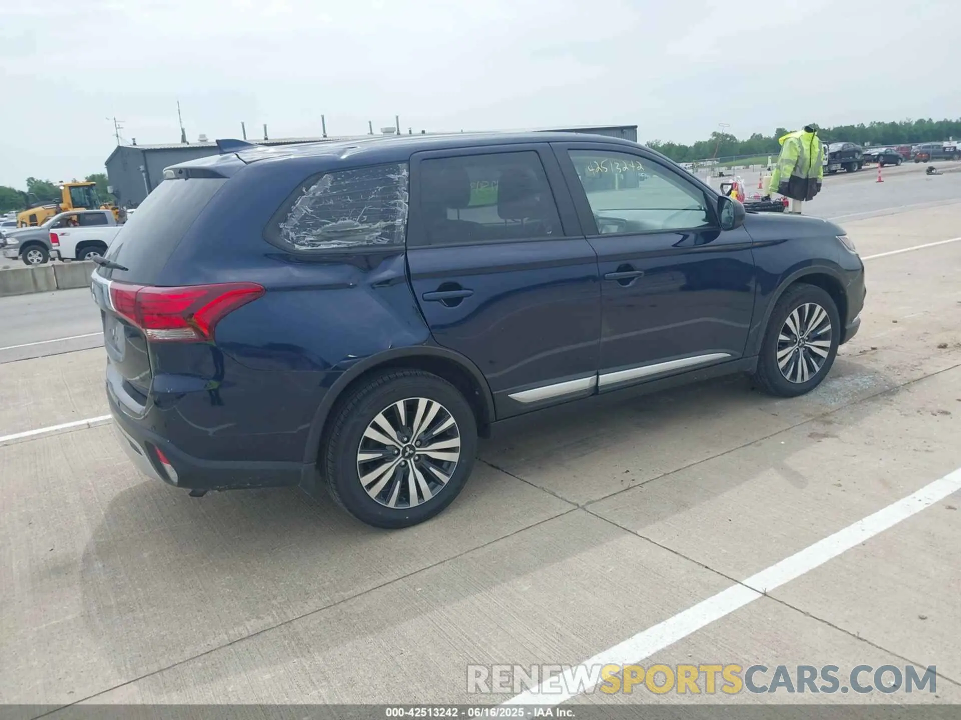 4 fotografías del automóvil dañado JA4AD2A32LZ013274 MITSUBISHI OUTLANDER 2020