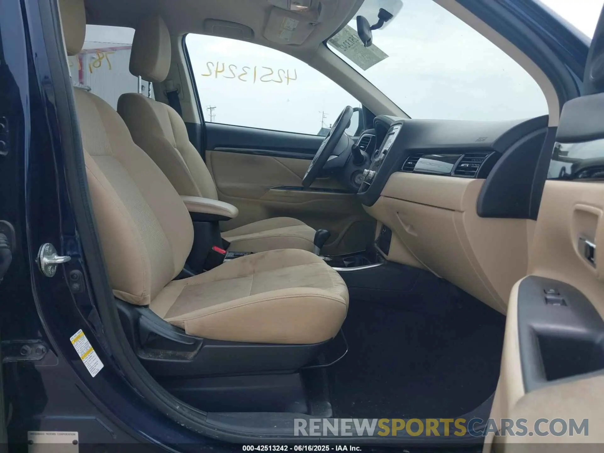 5 fotografías del automóvil dañado JA4AD2A32LZ013274 MITSUBISHI OUTLANDER 2020