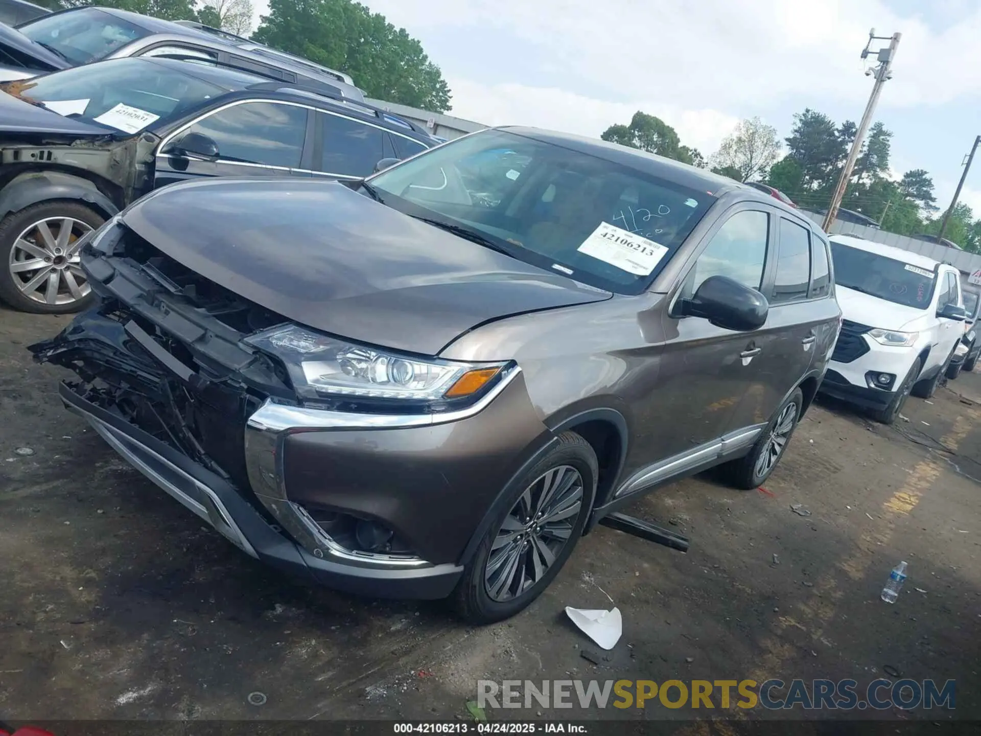 2 fotografías del automóvil dañado JA4AD2A32LZ038644 MITSUBISHI OUTLANDER 2020