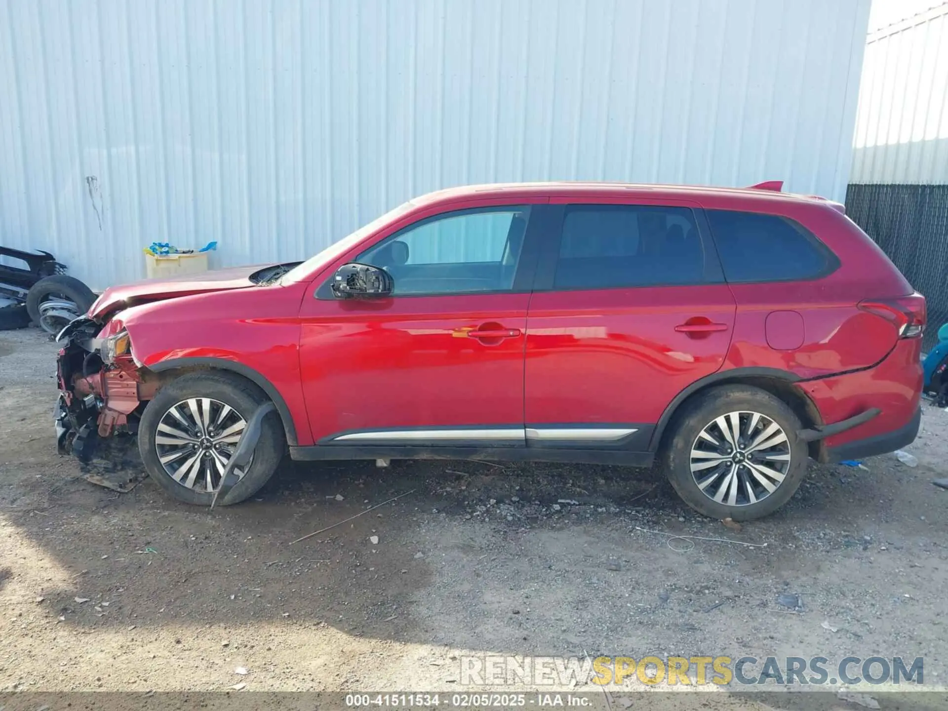 14 fotografías del automóvil dañado JA4AD2A32LZ040023 MITSUBISHI OUTLANDER 2020