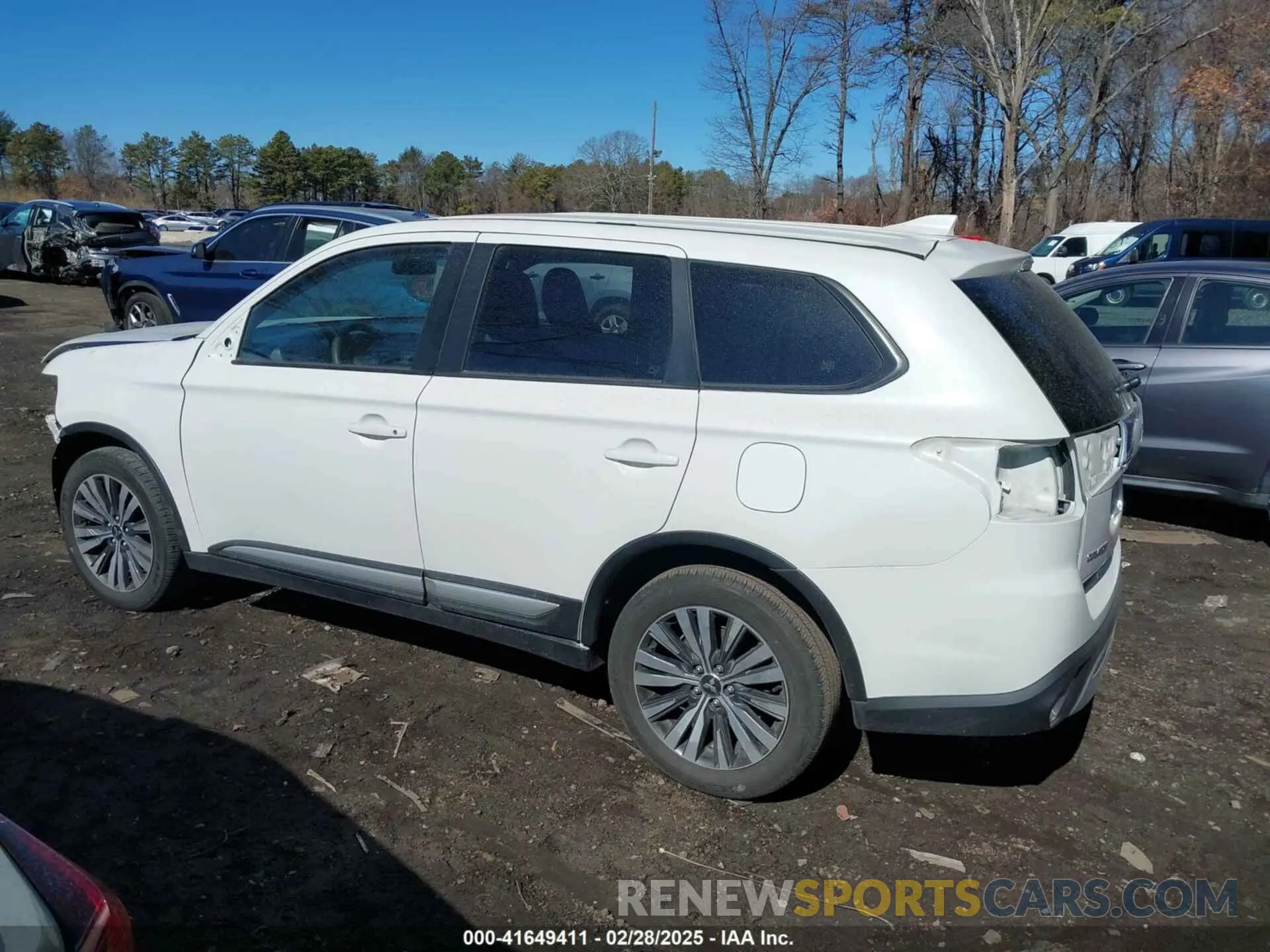 14 fotografías del automóvil dañado JA4AD2A33LZ044887 MITSUBISHI OUTLANDER 2020