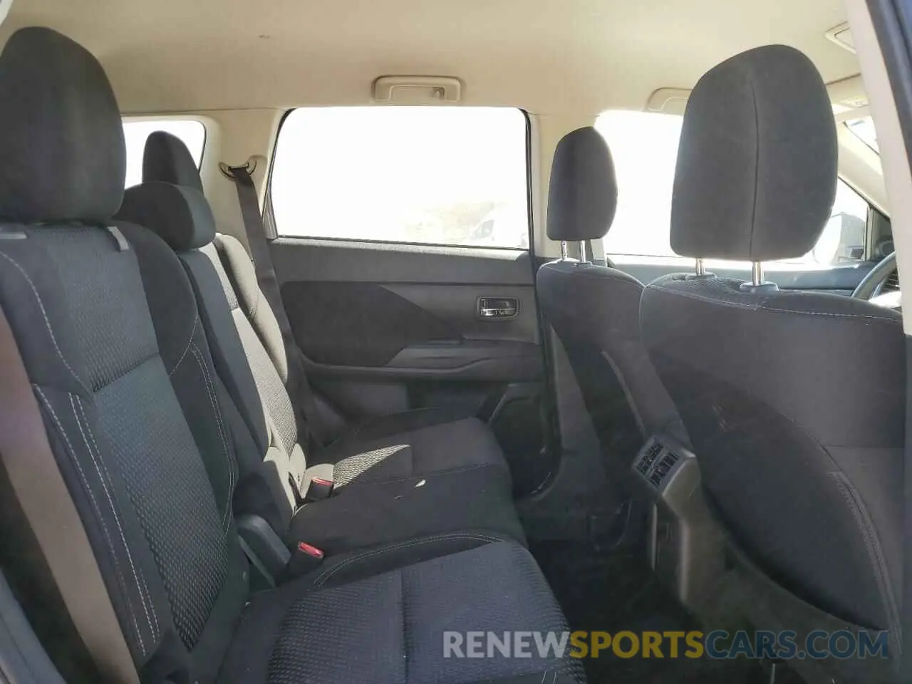 11 fotografías del automóvil dañado JA4AD2A35LZ033261 MITSUBISHI OUTLANDER 2020