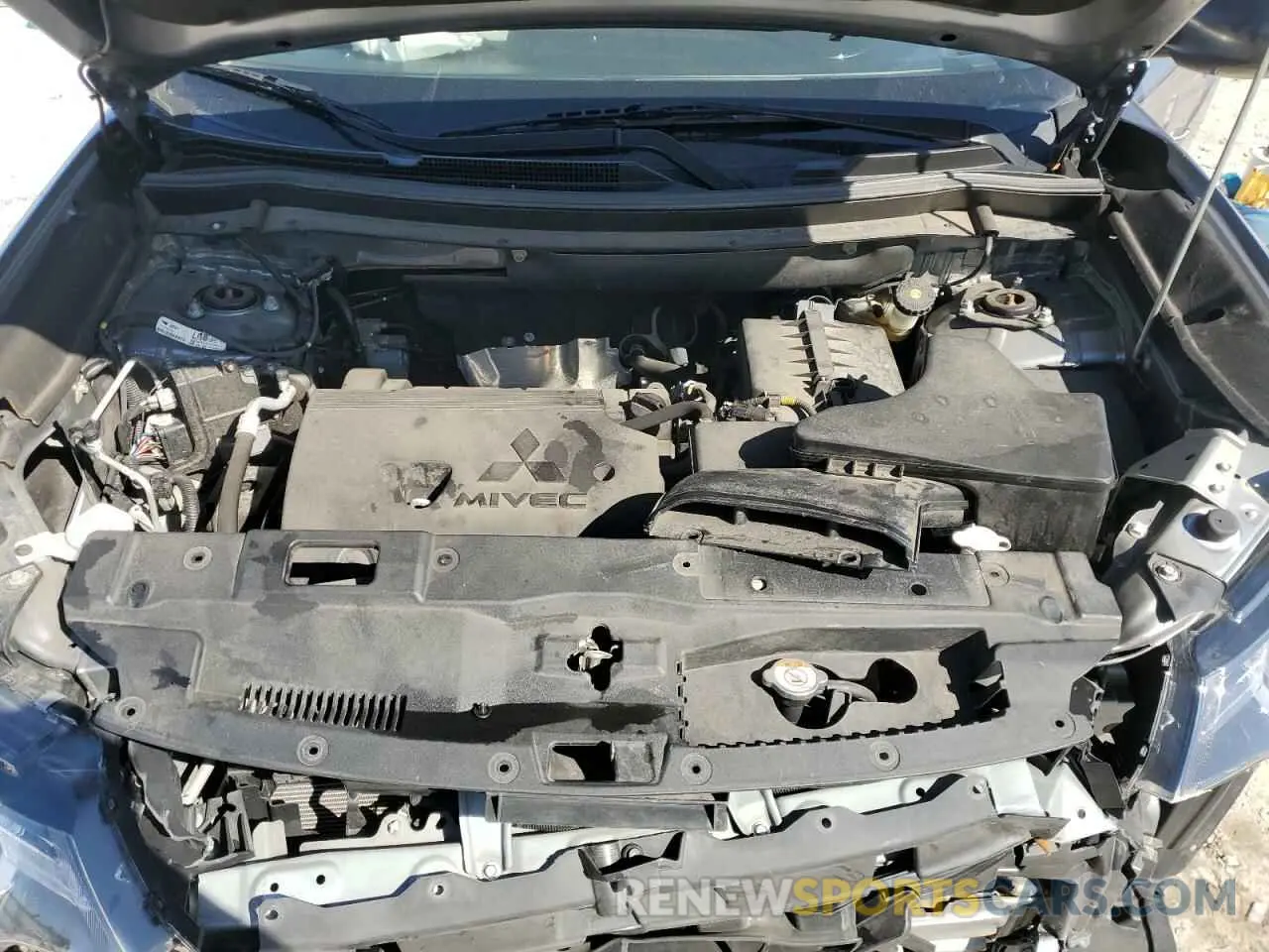 13 fotografías del automóvil dañado JA4AD2A35LZ033261 MITSUBISHI OUTLANDER 2020