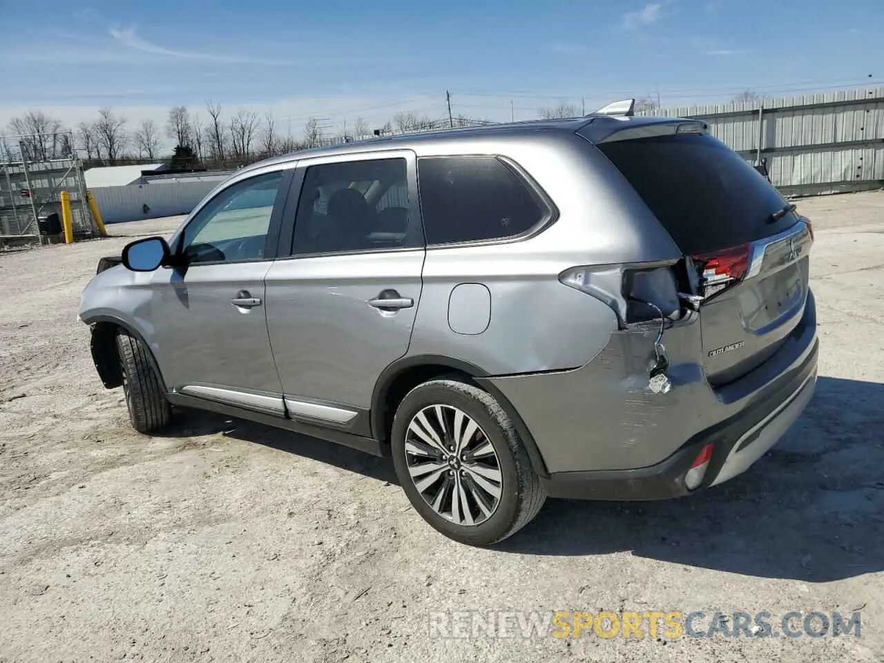 2 fotografías del automóvil dañado JA4AD2A35LZ033261 MITSUBISHI OUTLANDER 2020