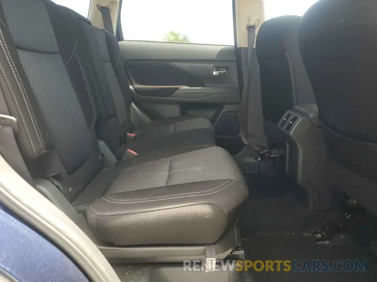 11 fotografías del automóvil dañado JA4AD2A36LZ010927 MITSUBISHI OUTLANDER 2020