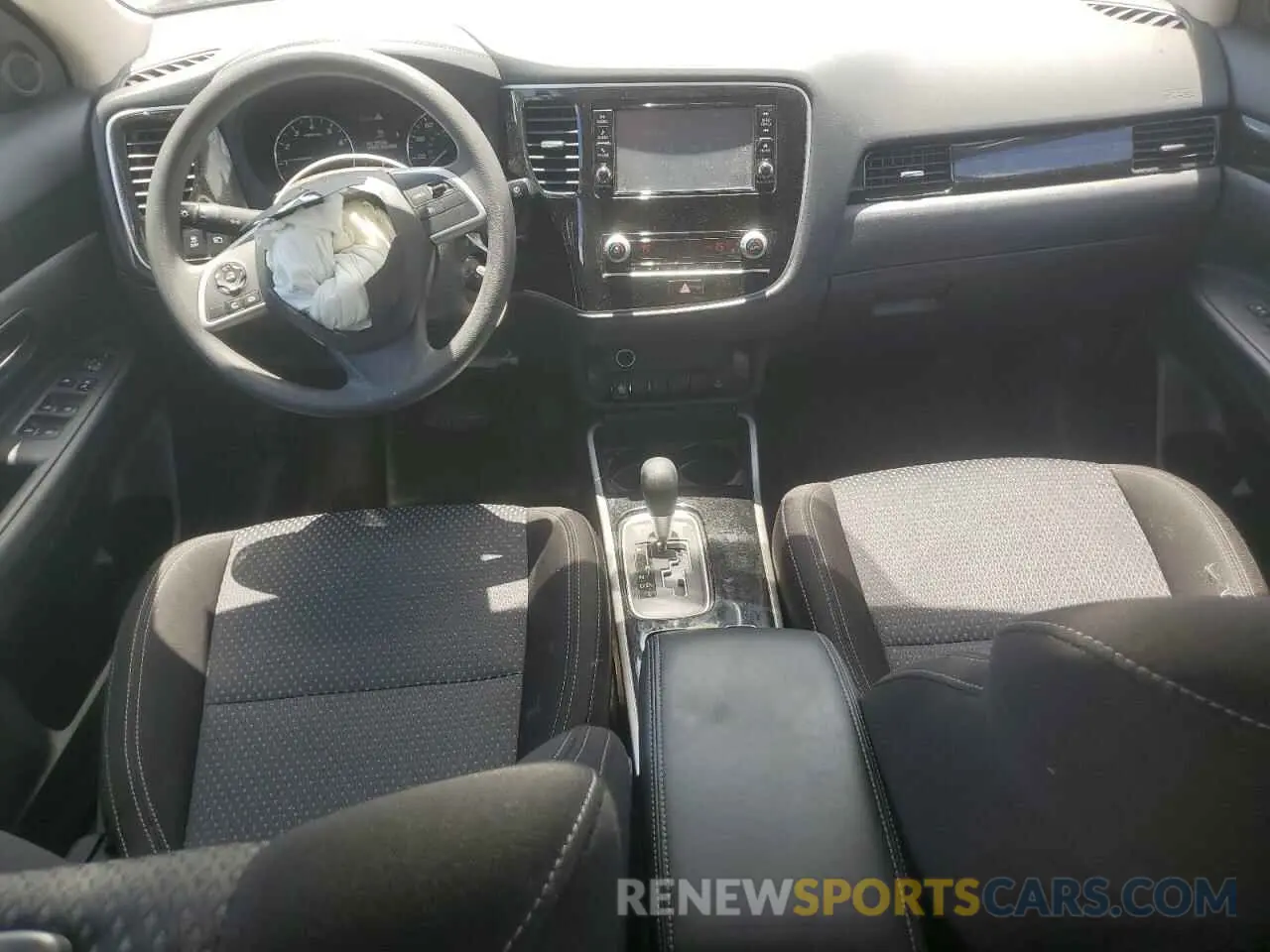 8 fotografías del automóvil dañado JA4AD2A36LZ010927 MITSUBISHI OUTLANDER 2020