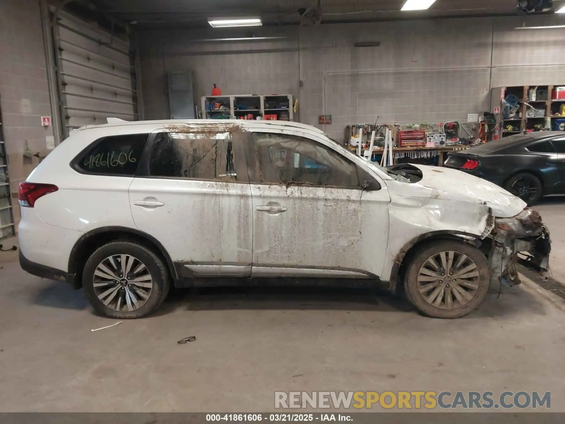 13 fotografías del automóvil dañado JA4AD2A38LZ017751 MITSUBISHI OUTLANDER 2020