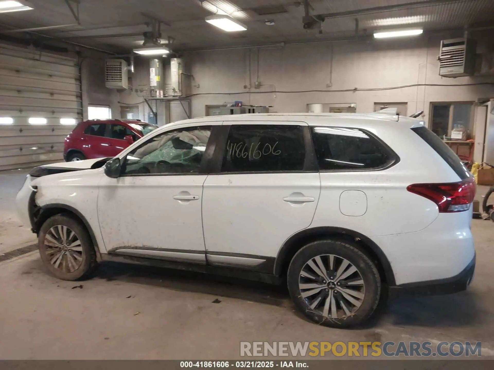 14 fotografías del automóvil dañado JA4AD2A38LZ017751 MITSUBISHI OUTLANDER 2020