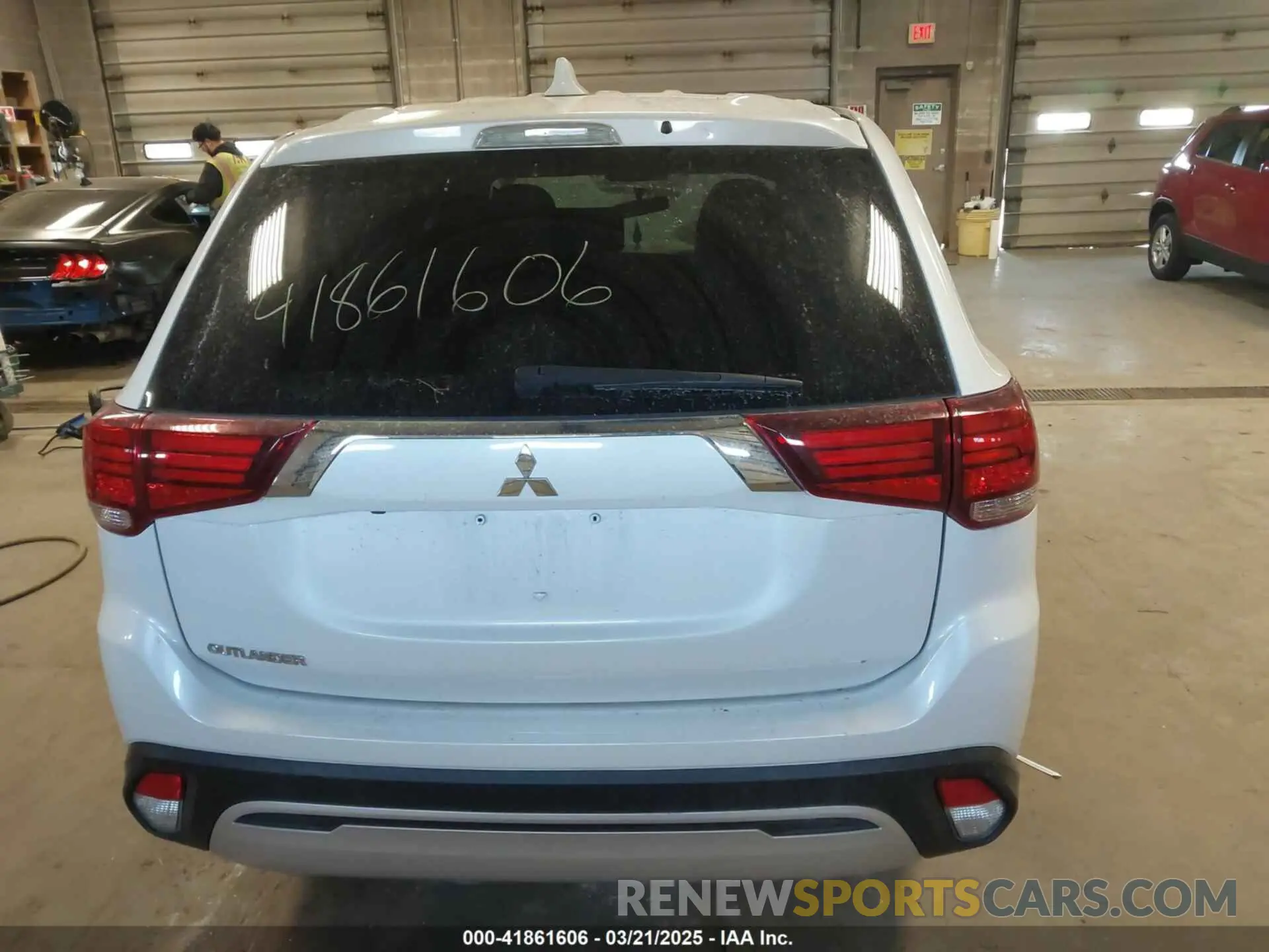 16 fotografías del automóvil dañado JA4AD2A38LZ017751 MITSUBISHI OUTLANDER 2020