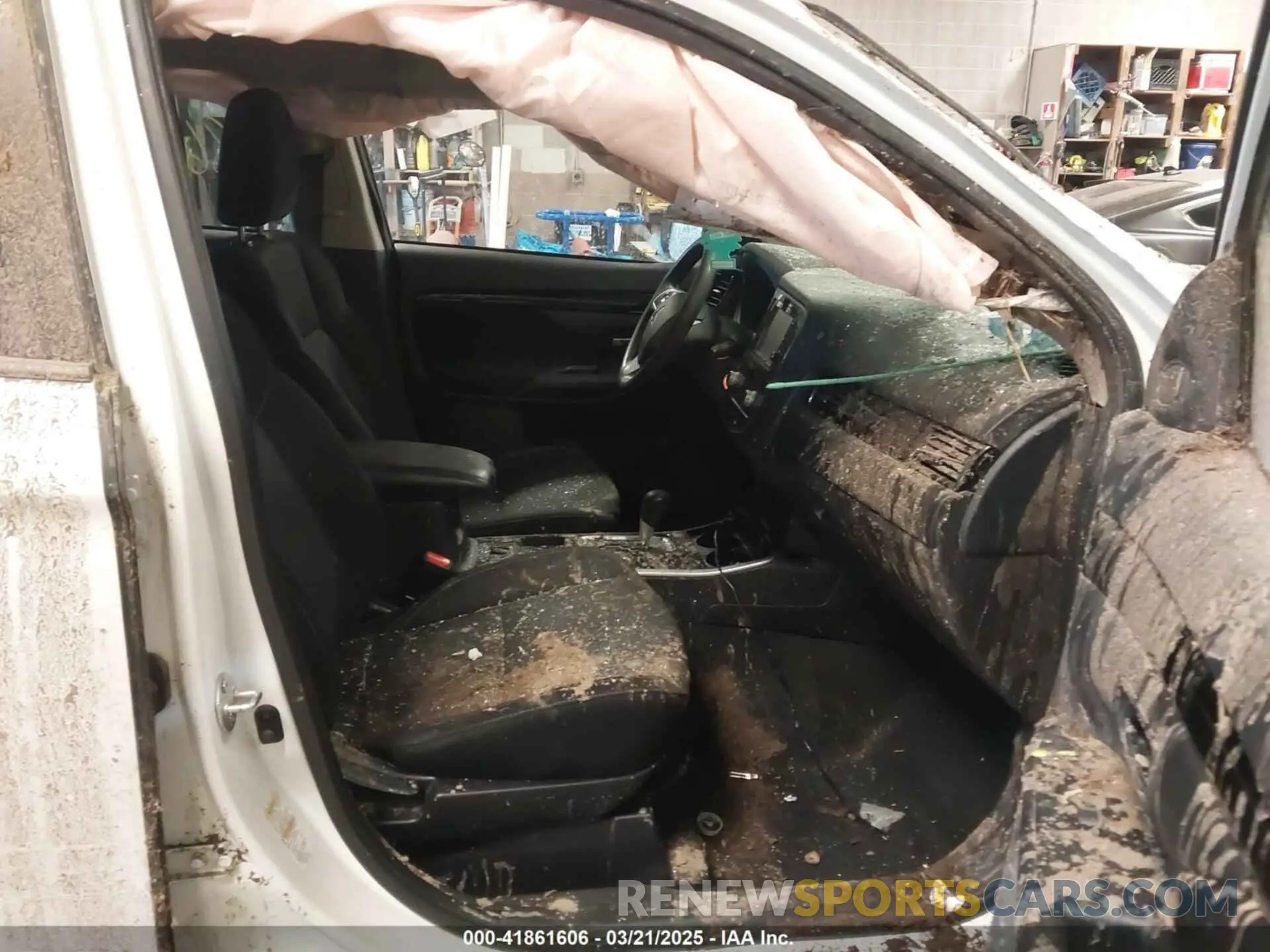 5 fotografías del automóvil dañado JA4AD2A38LZ017751 MITSUBISHI OUTLANDER 2020
