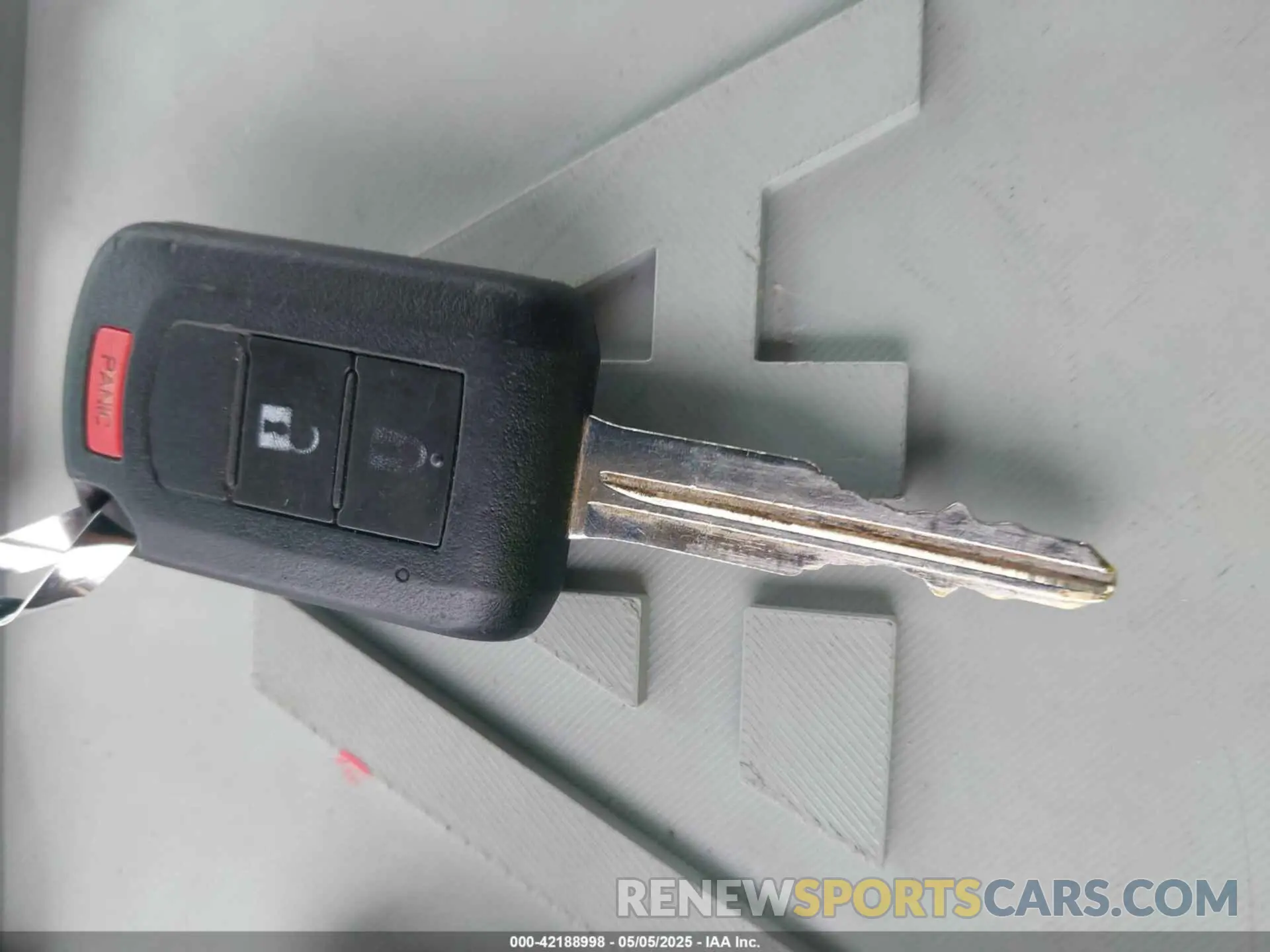 11 fotografías del automóvil dañado JA4AD2A39LZ004880 MITSUBISHI OUTLANDER 2020
