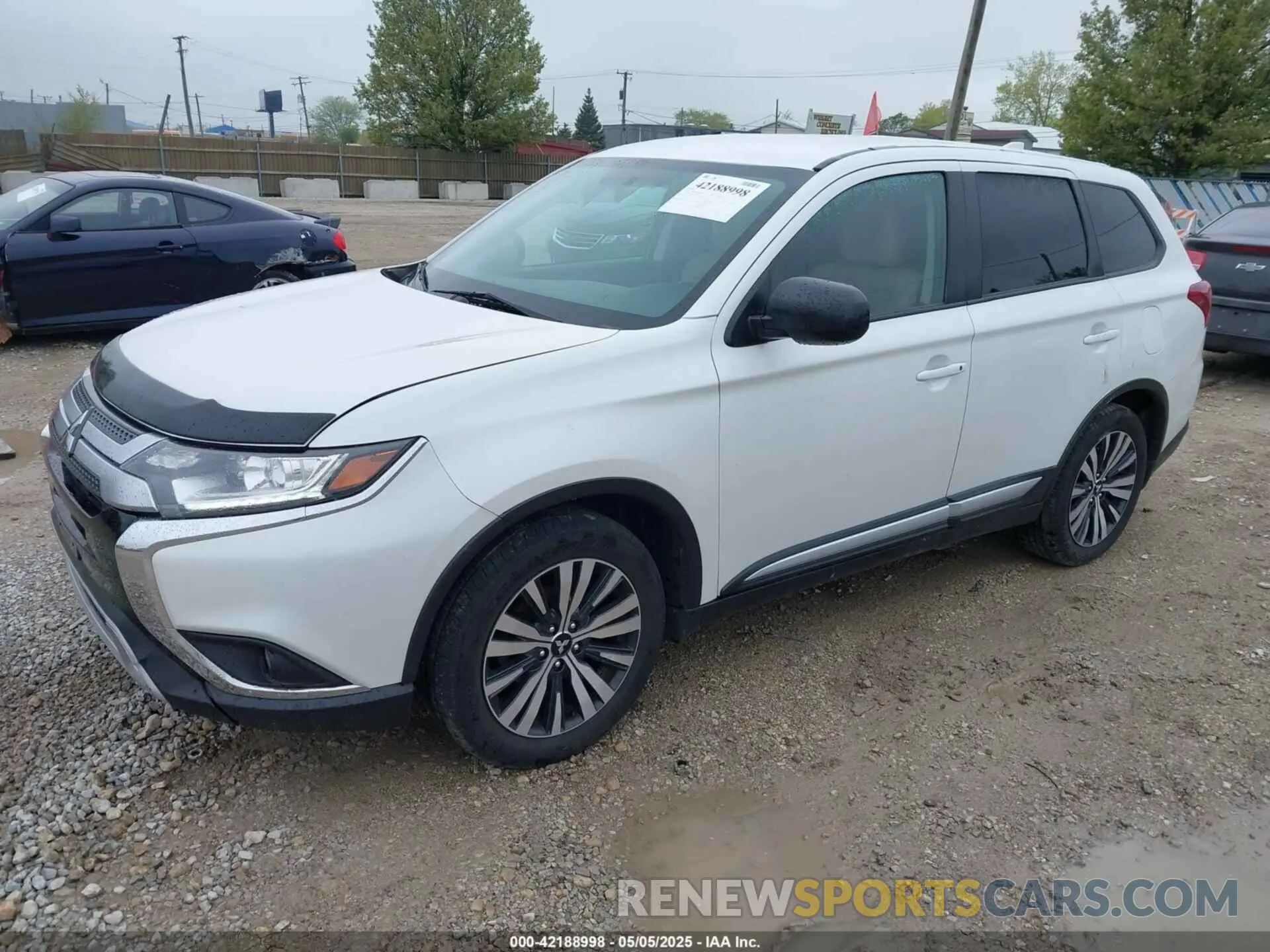 2 fotografías del automóvil dañado JA4AD2A39LZ004880 MITSUBISHI OUTLANDER 2020