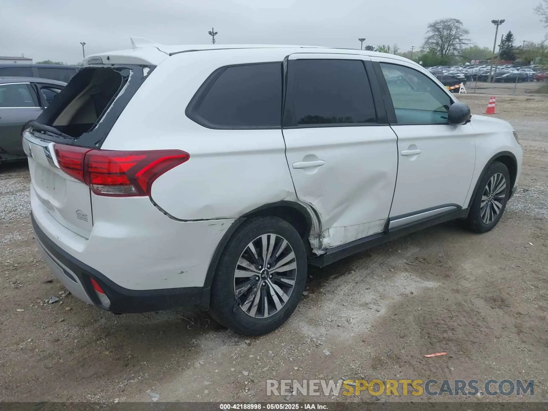 4 fotografías del automóvil dañado JA4AD2A39LZ004880 MITSUBISHI OUTLANDER 2020